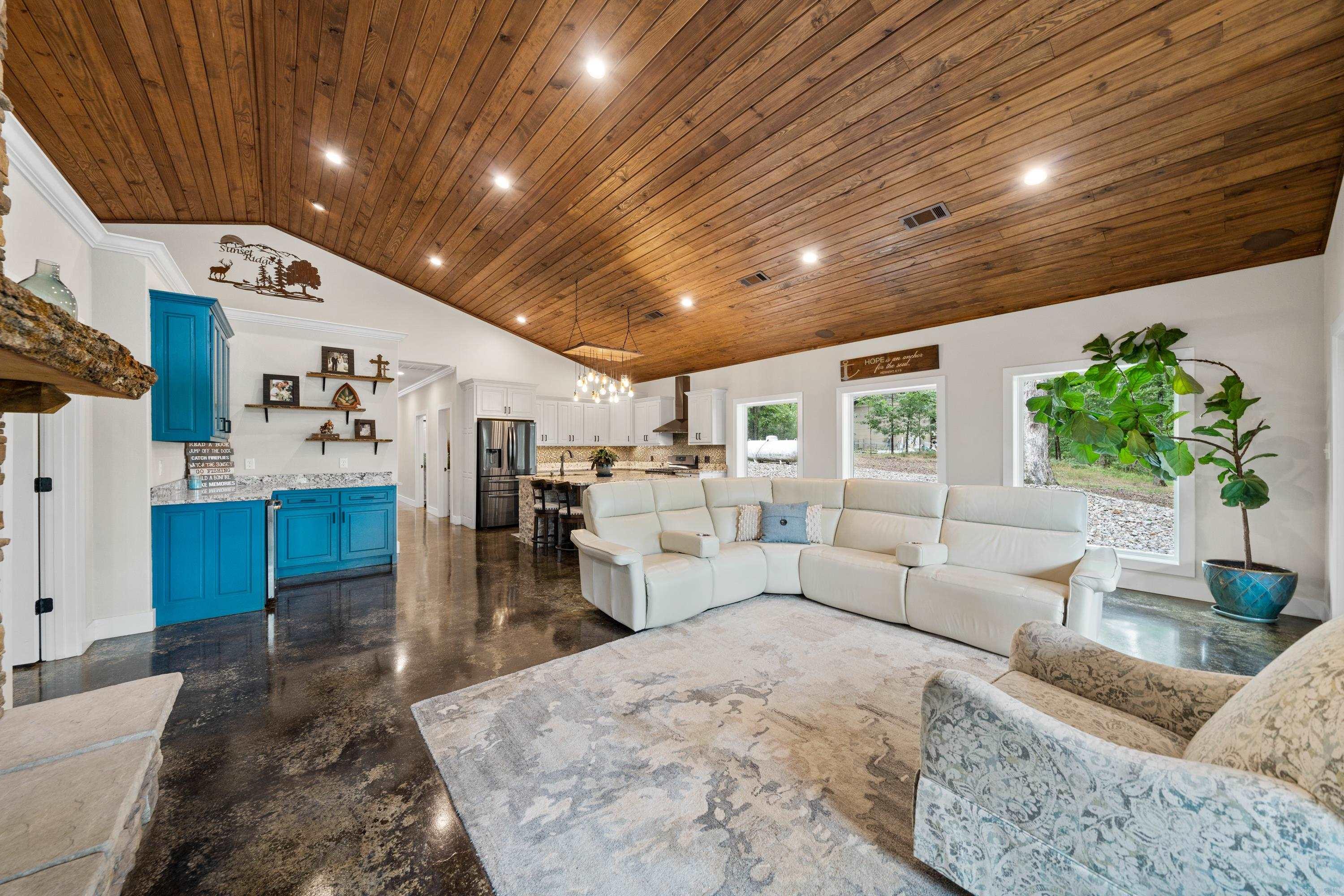 329  Woodview  Royal, AR
