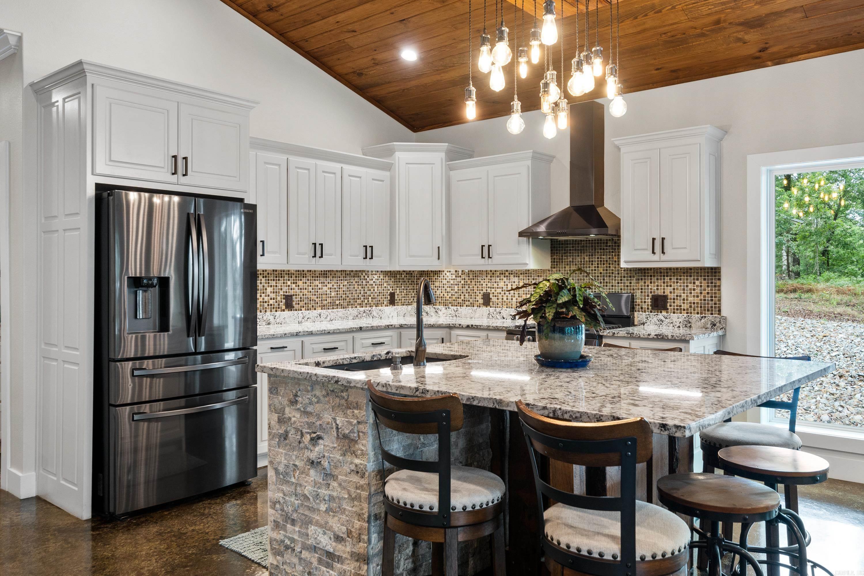 329  Woodview  Royal, AR