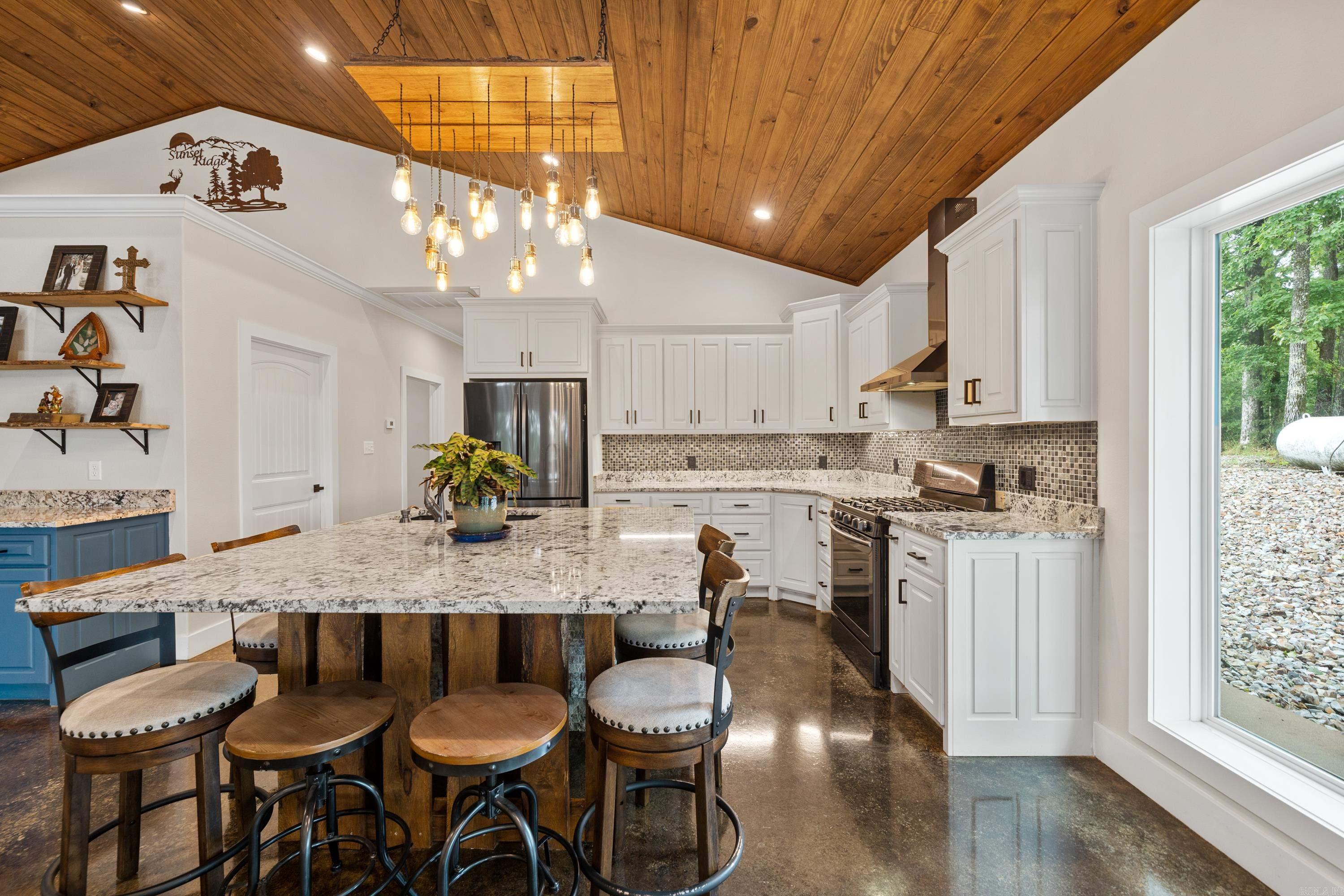 329  Woodview  Royal, AR