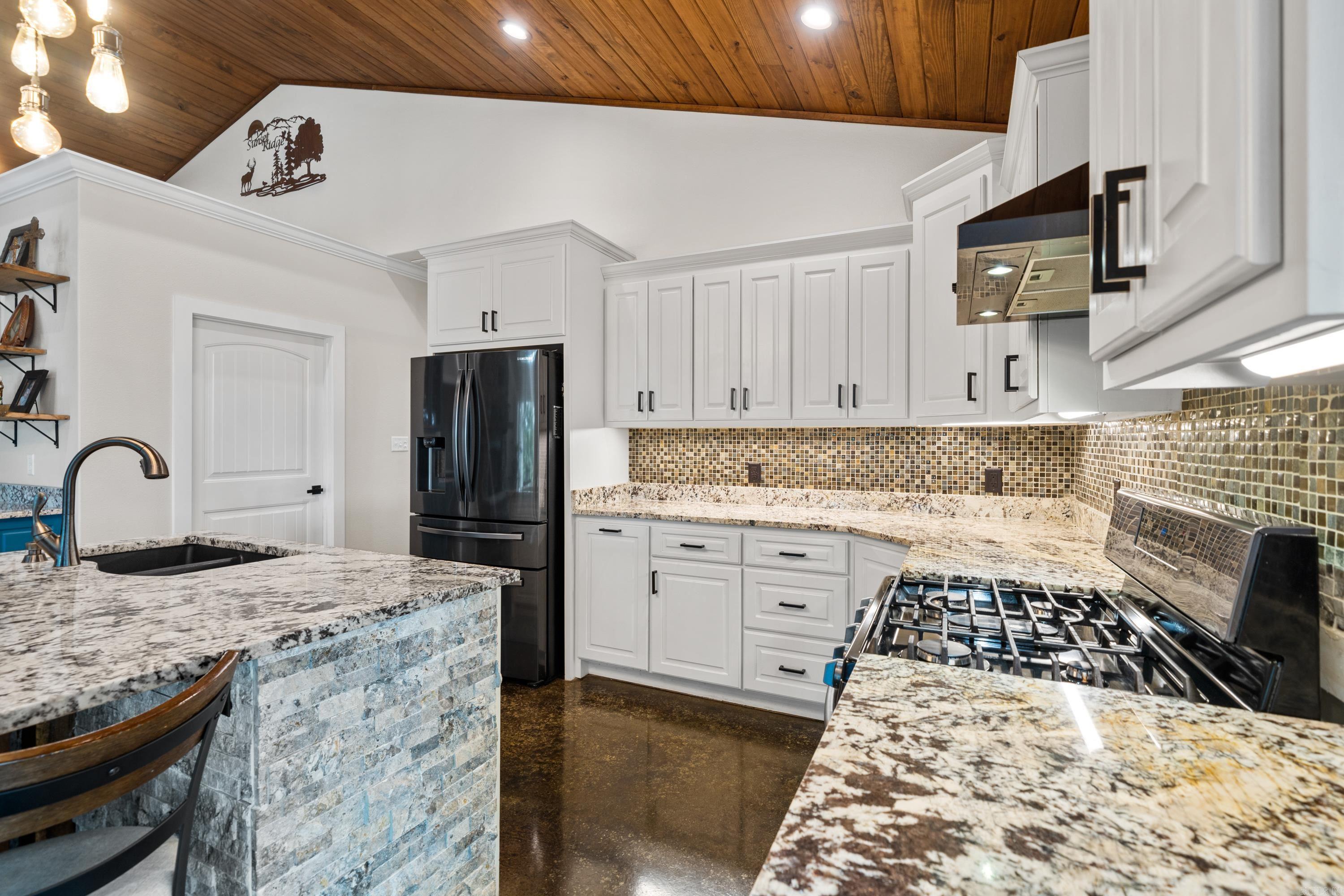 329  Woodview  Royal, AR