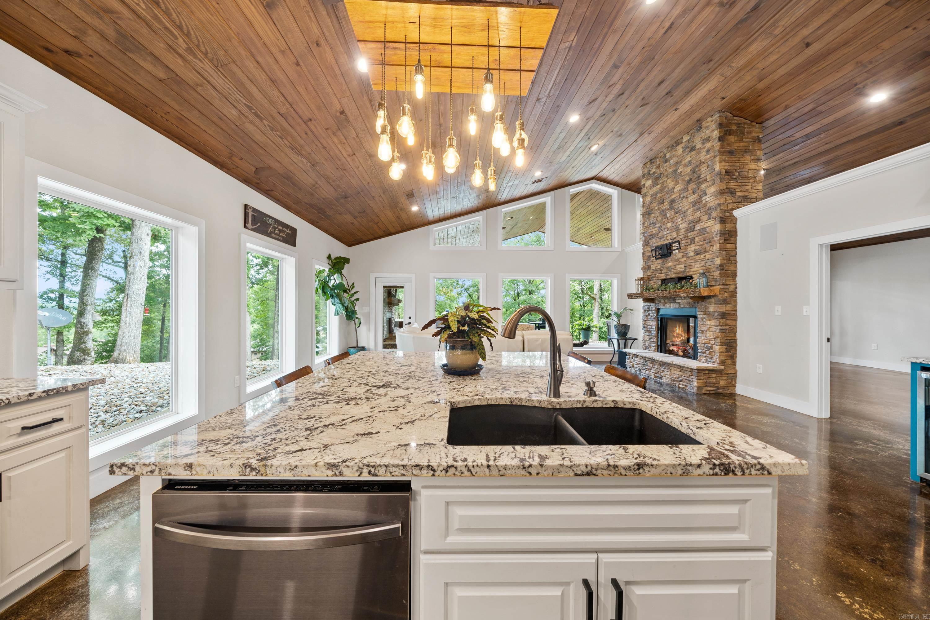 329  Woodview  Royal, AR