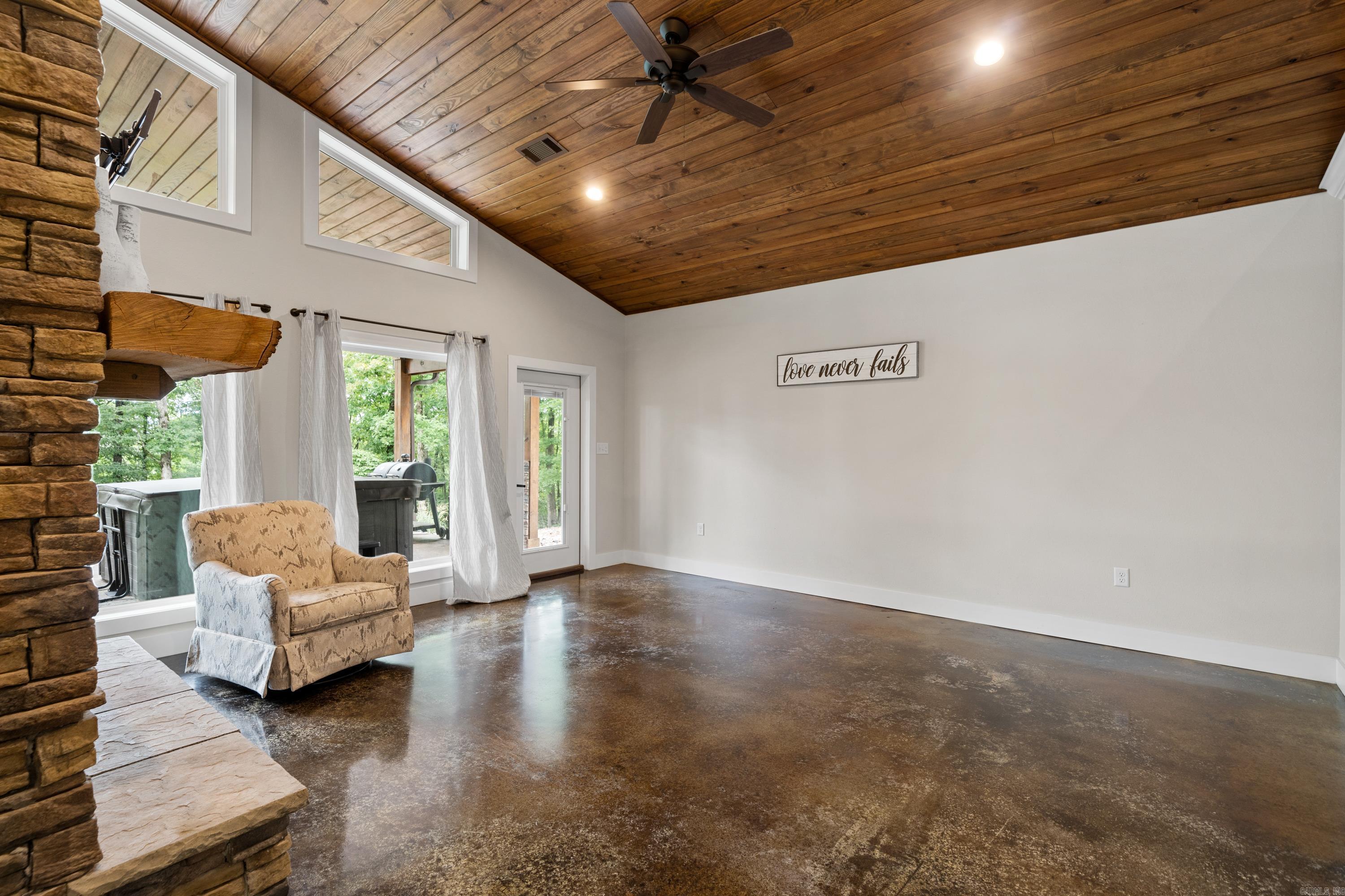 329  Woodview  Royal, AR