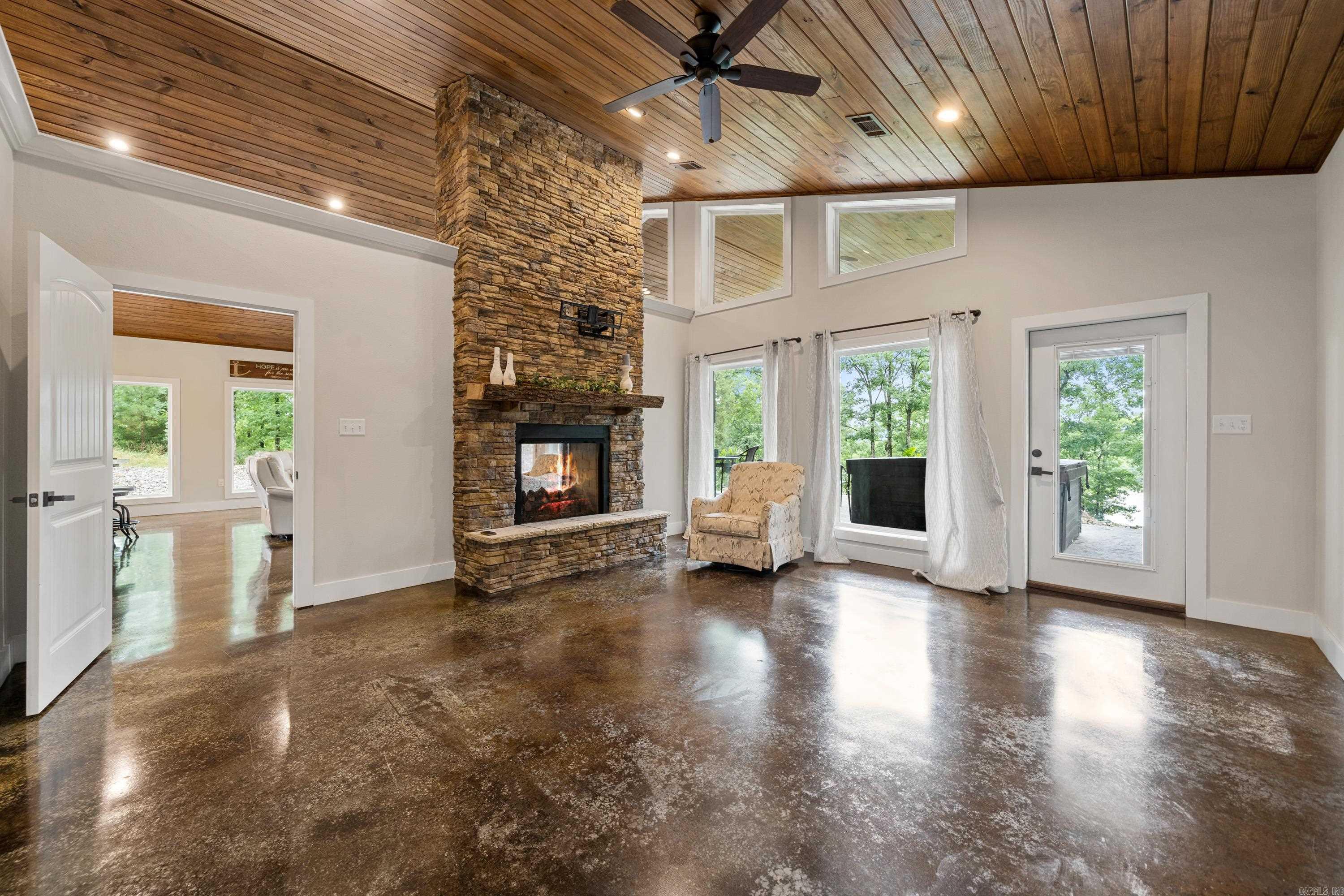 329  Woodview  Royal, AR