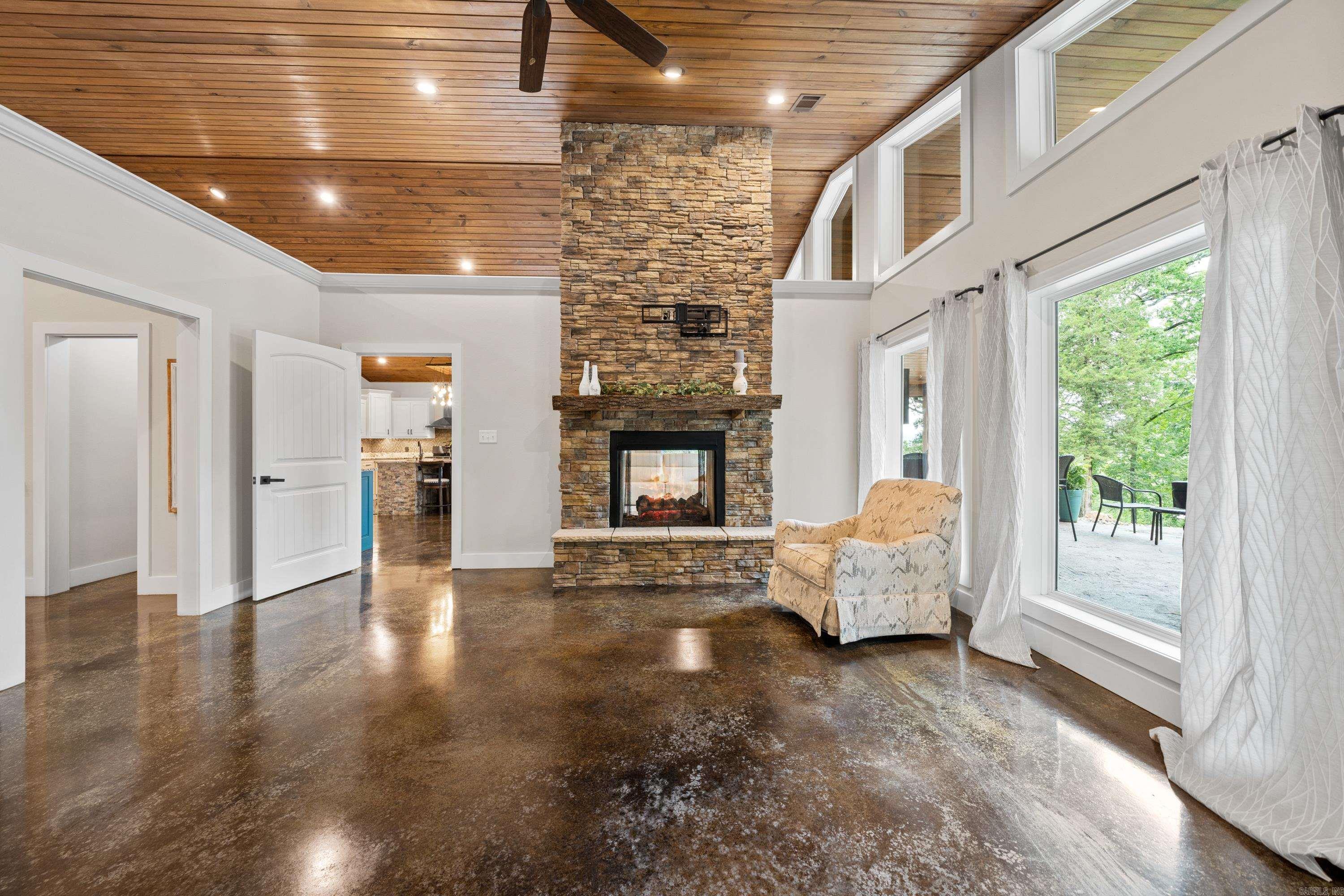 329  Woodview  Royal, AR