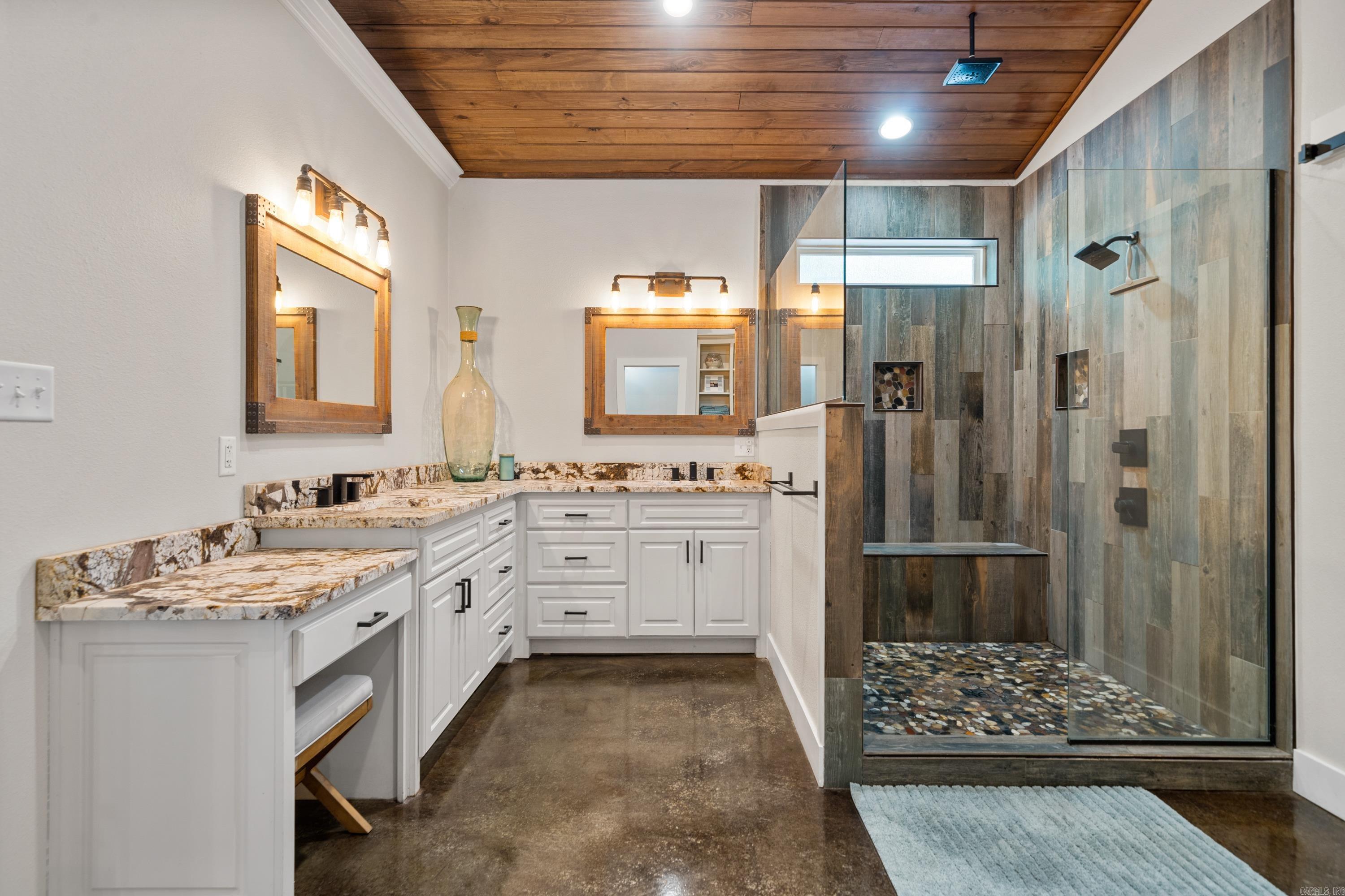 329  Woodview  Royal, AR