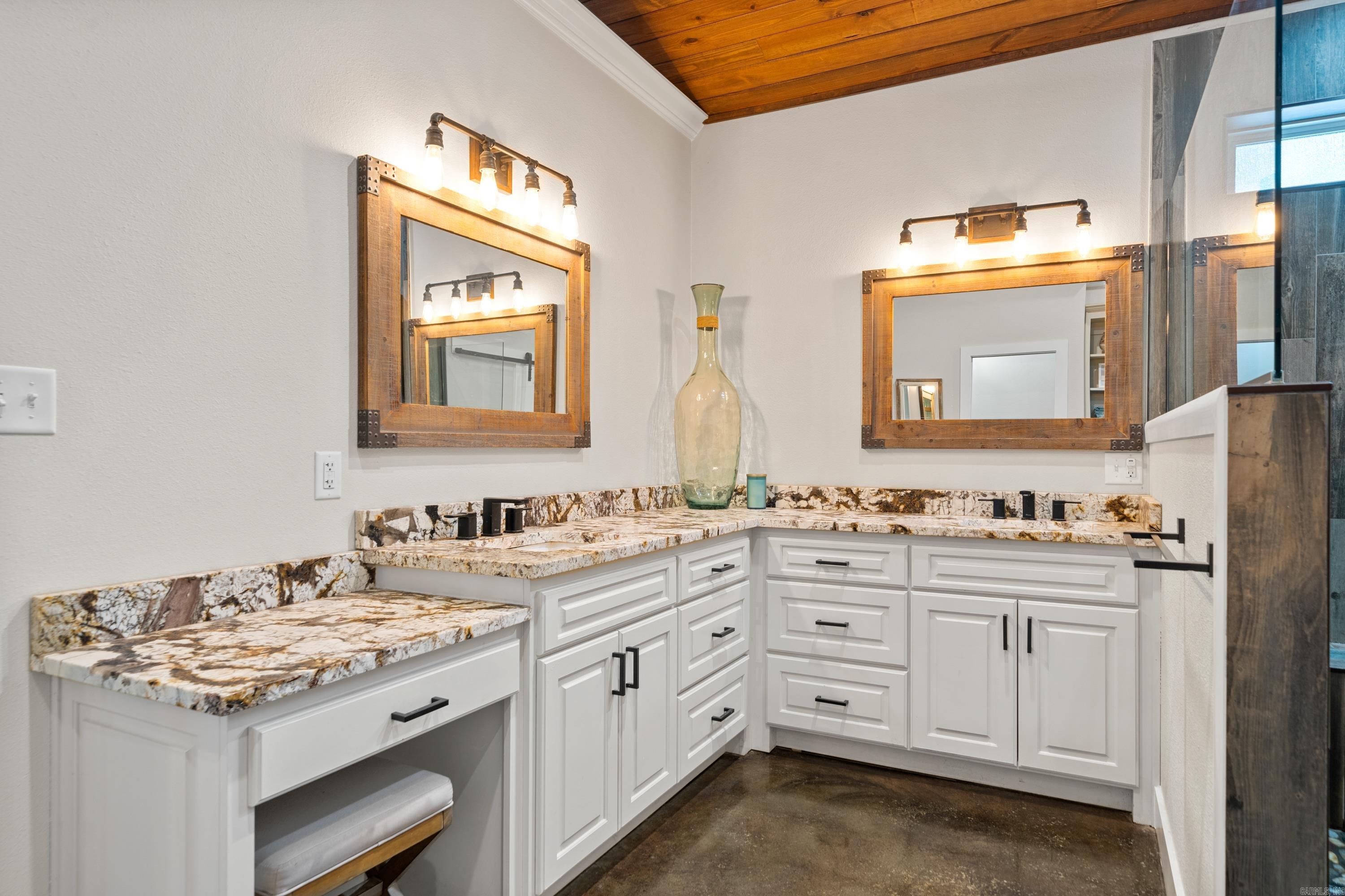 329  Woodview  Royal, AR