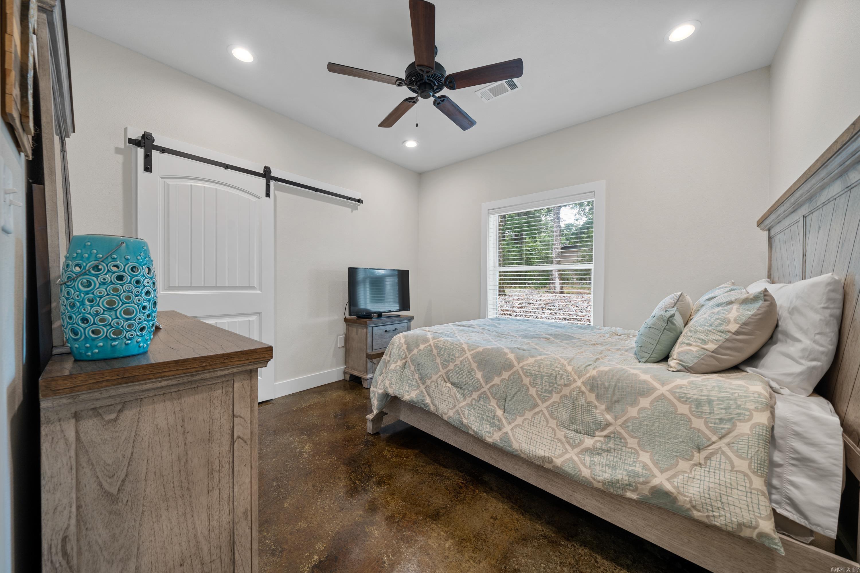 329  Woodview  Royal, AR