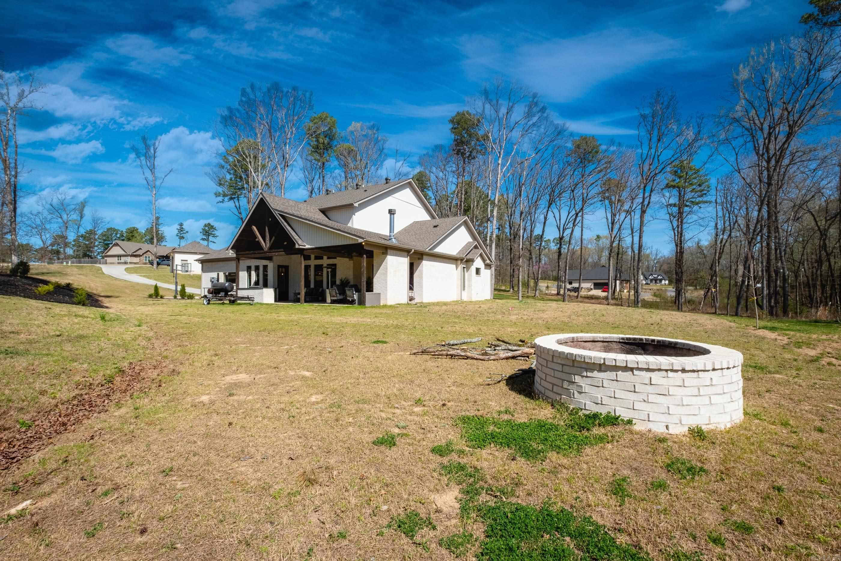 2072  Mohegan Trail  Benton, AR