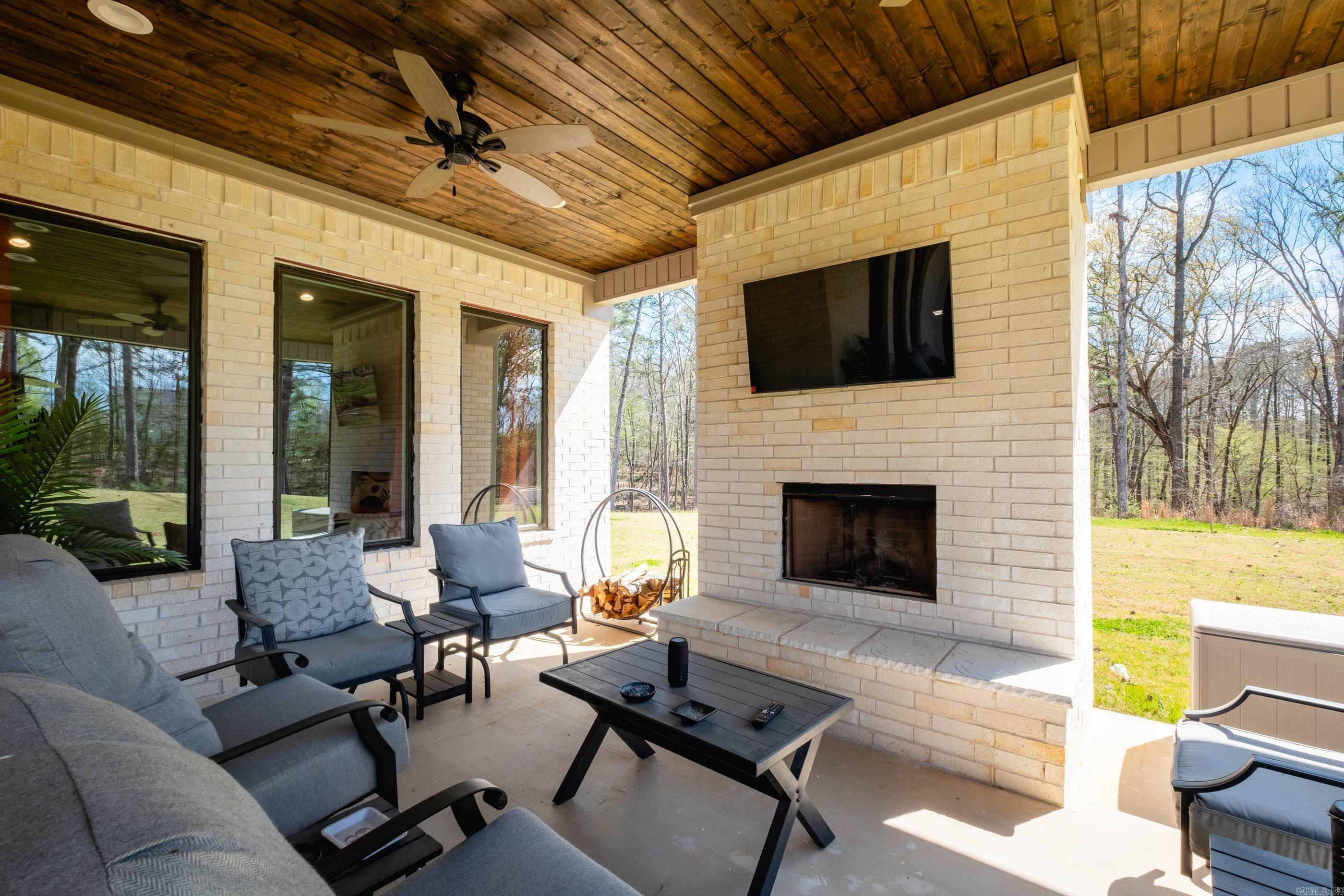 2072  Mohegan Trail  Benton, AR