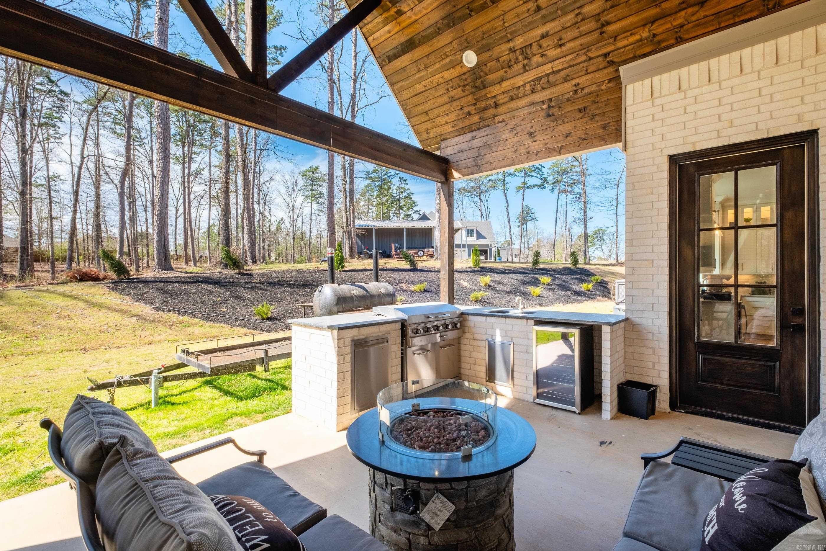 2072  Mohegan Trail  Benton, AR