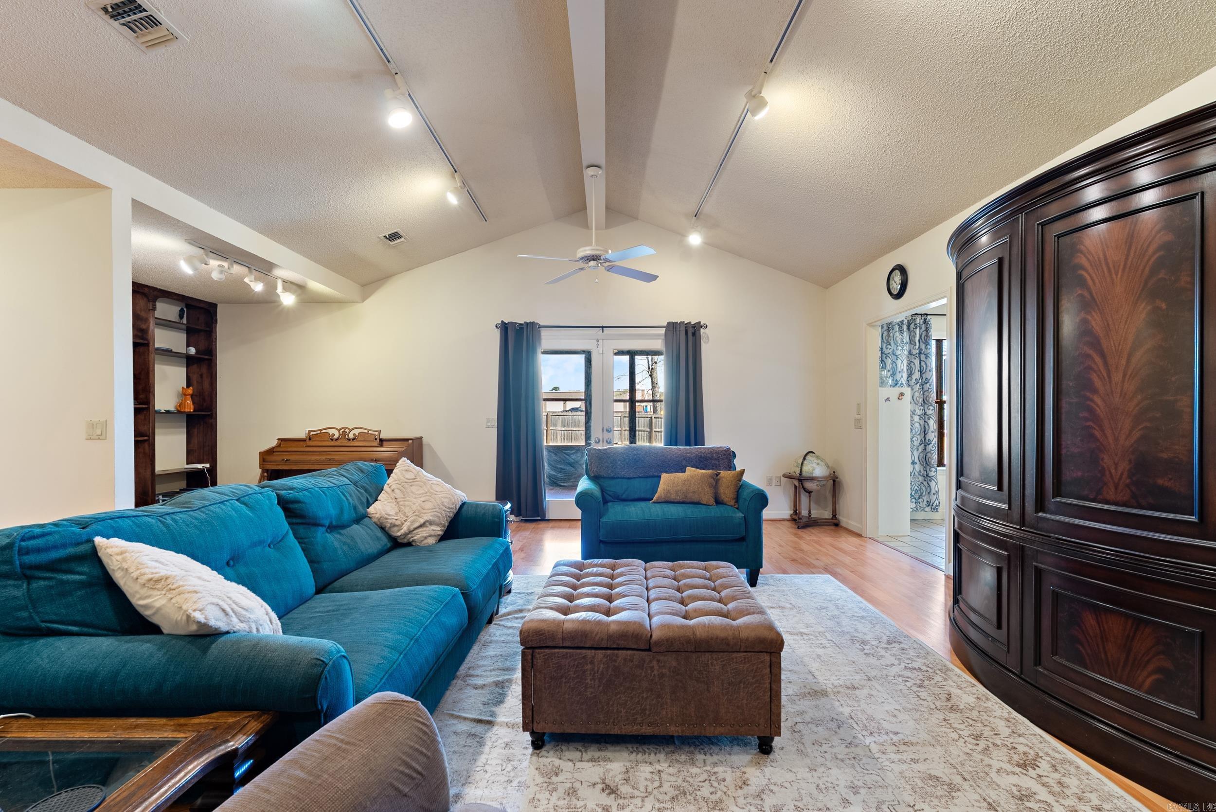 23  Hogan  Maumelle, AR