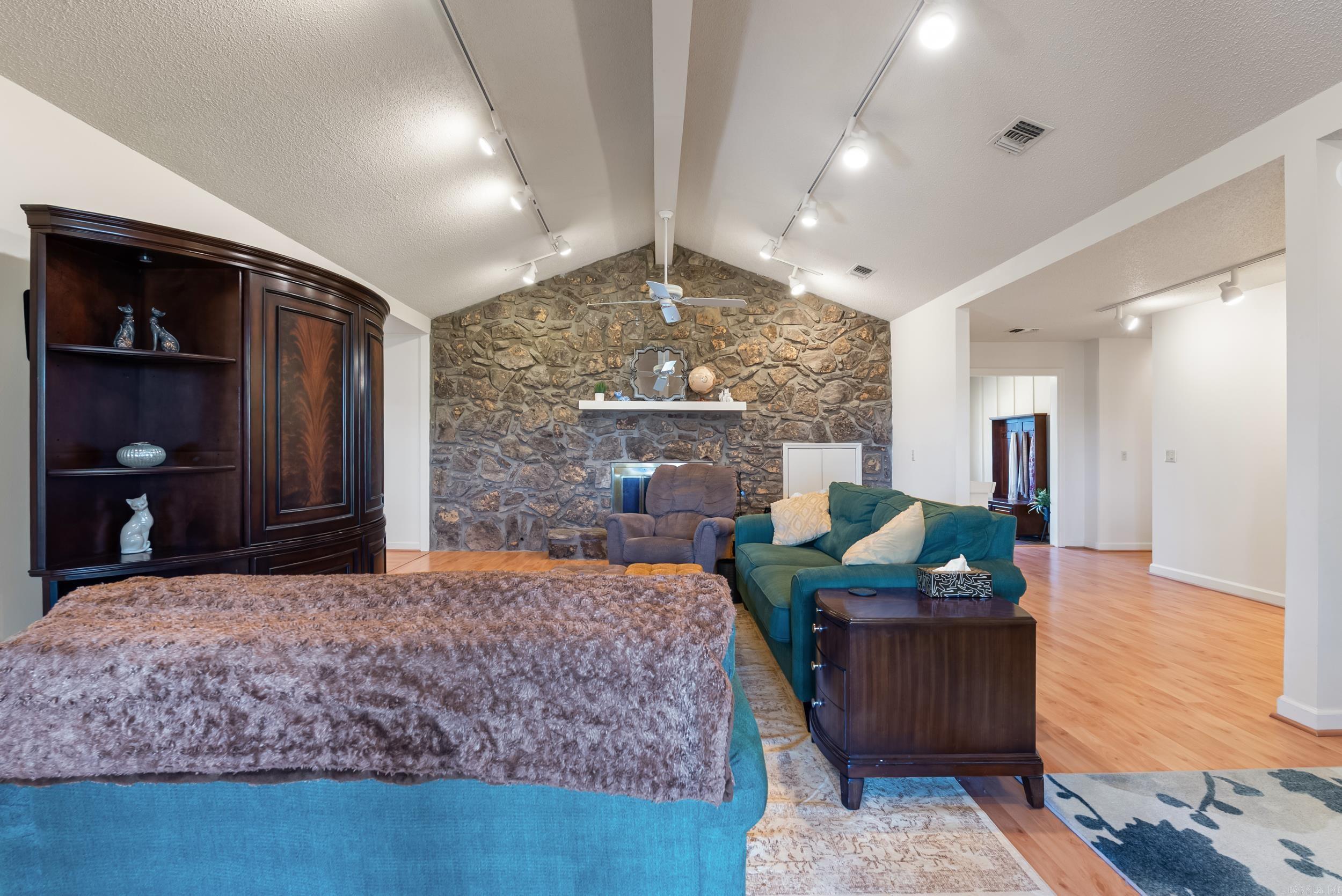 23  Hogan  Maumelle, AR