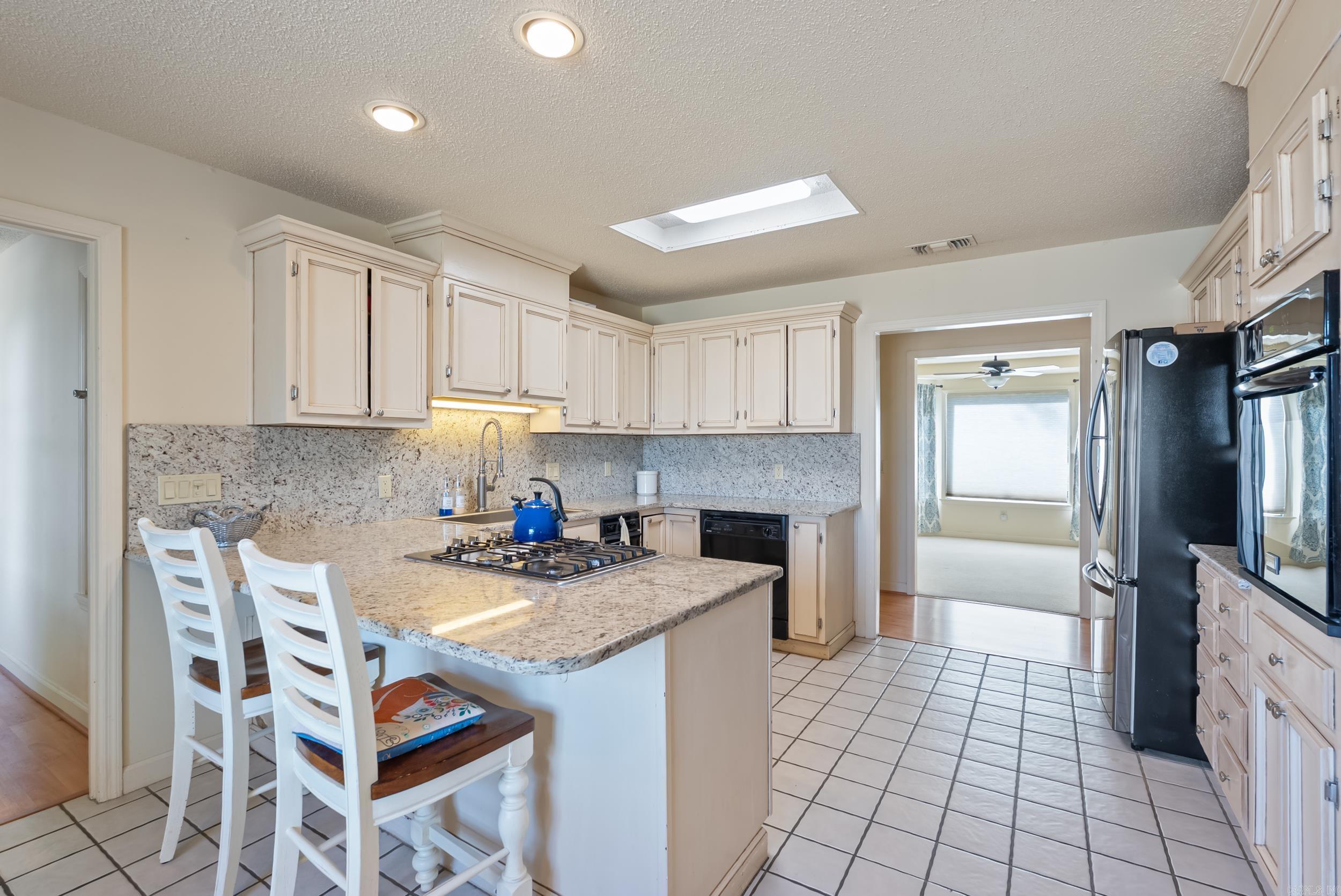 23  Hogan  Maumelle, AR