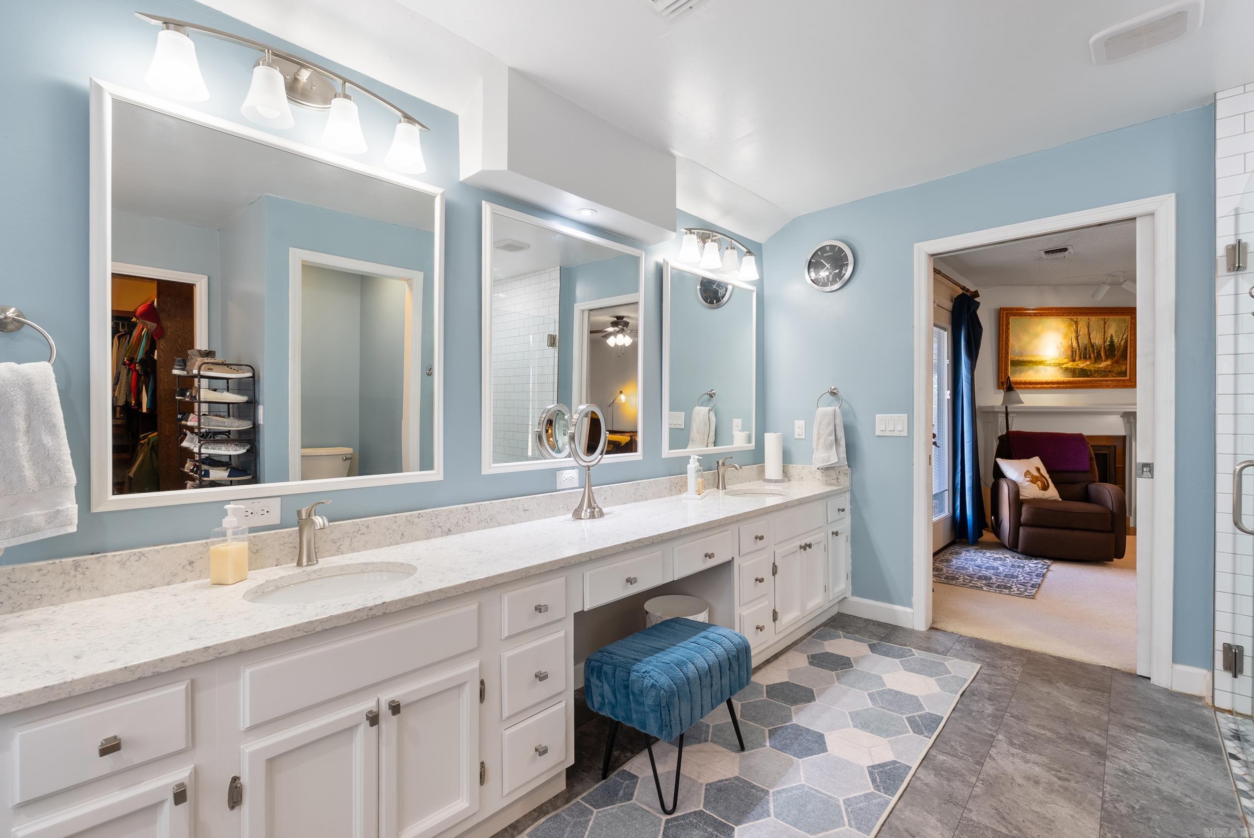 23  Hogan  Maumelle, AR