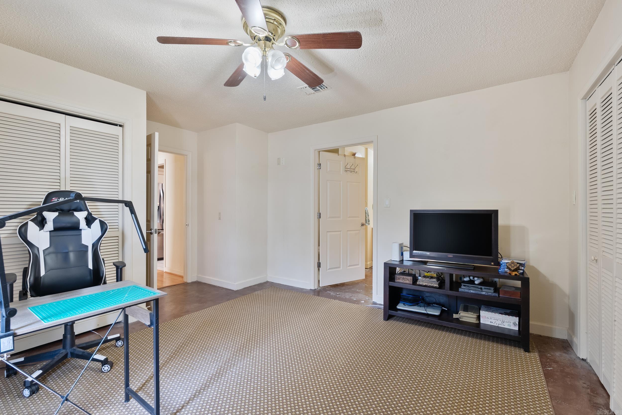 23  Hogan  Maumelle, AR