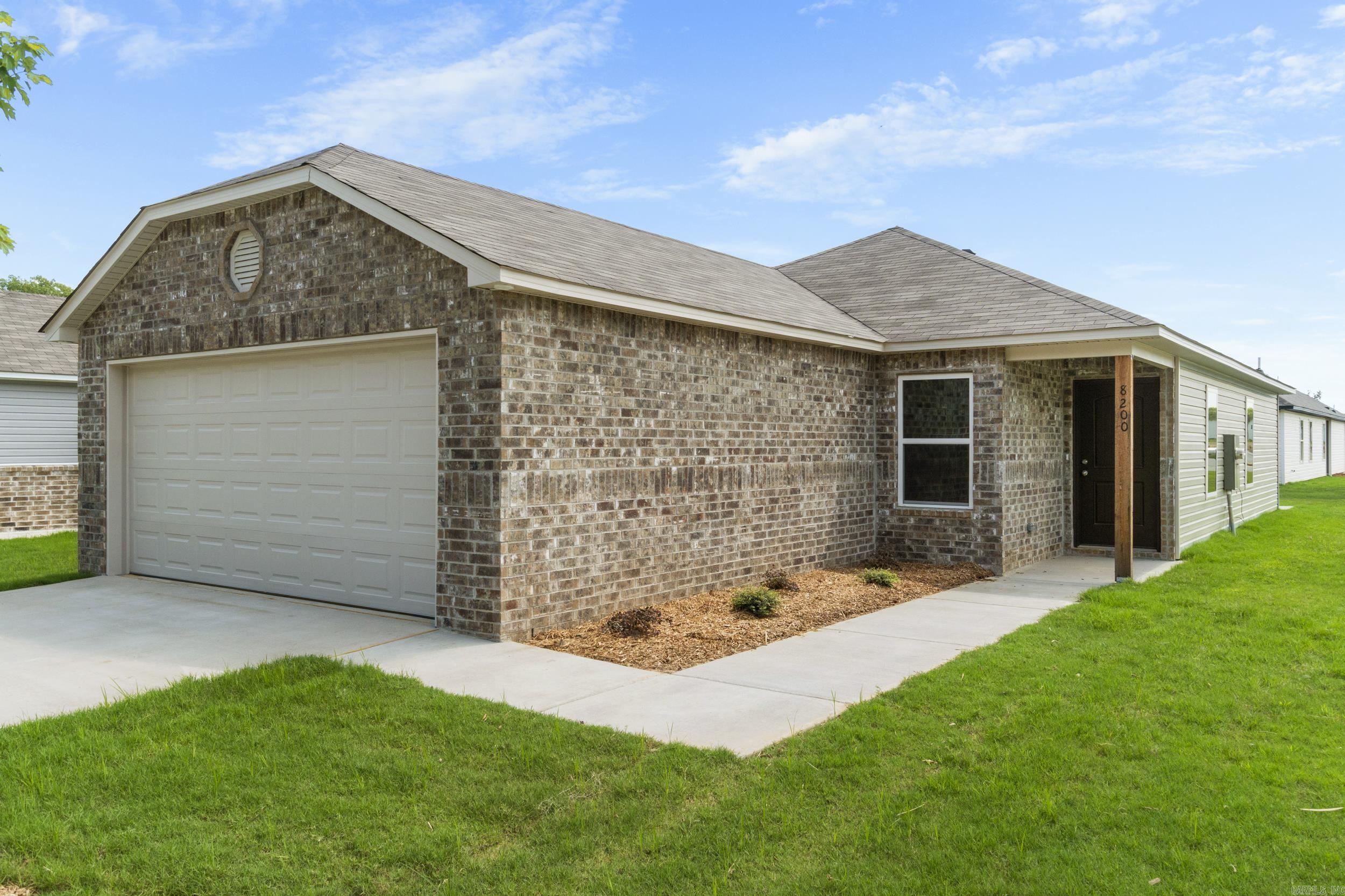 8200 Fitzgerald Lane North Little Rock, AR 72113