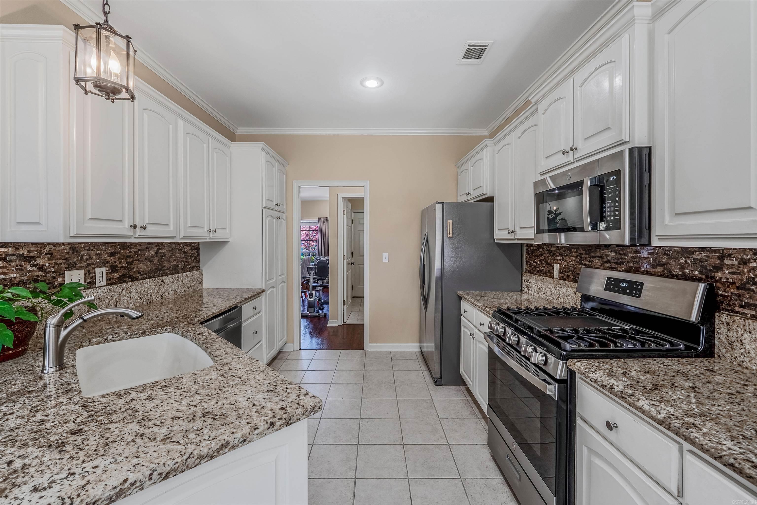 5 Topaz Lane Maumelle, AR 72113