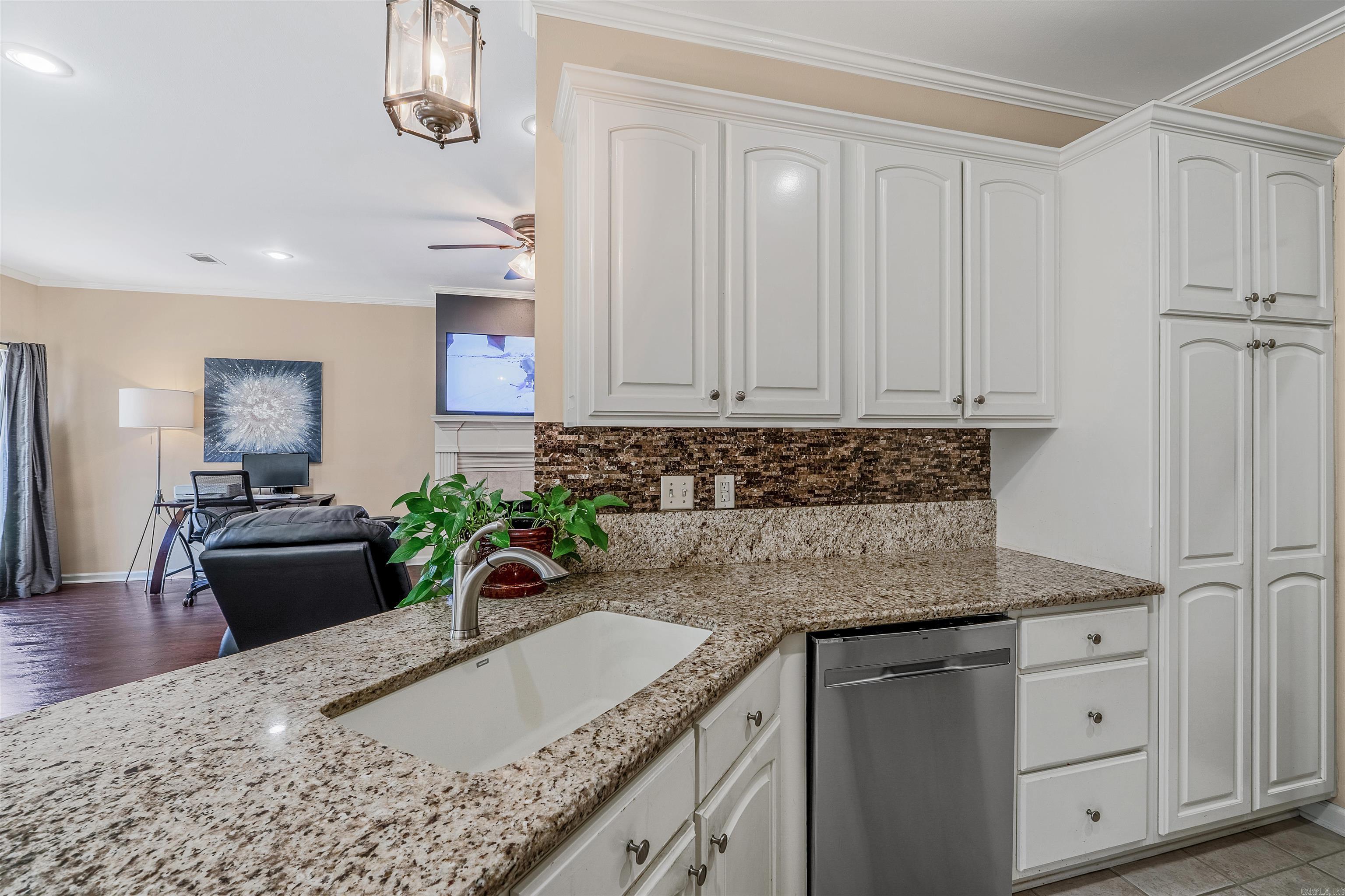 5 Topaz Lane Maumelle, AR 72113
