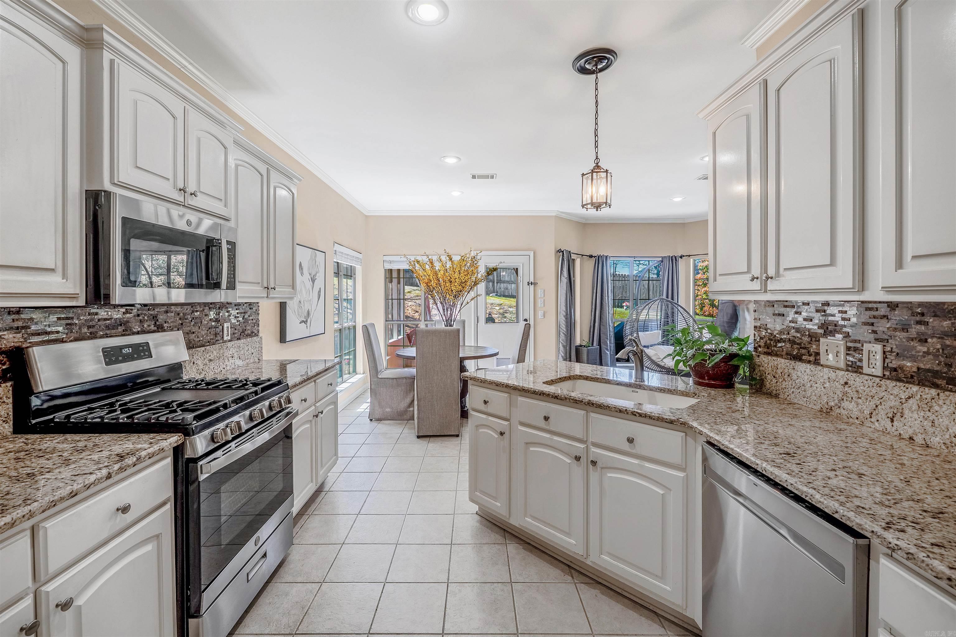 5 Topaz Lane Maumelle, AR 72113