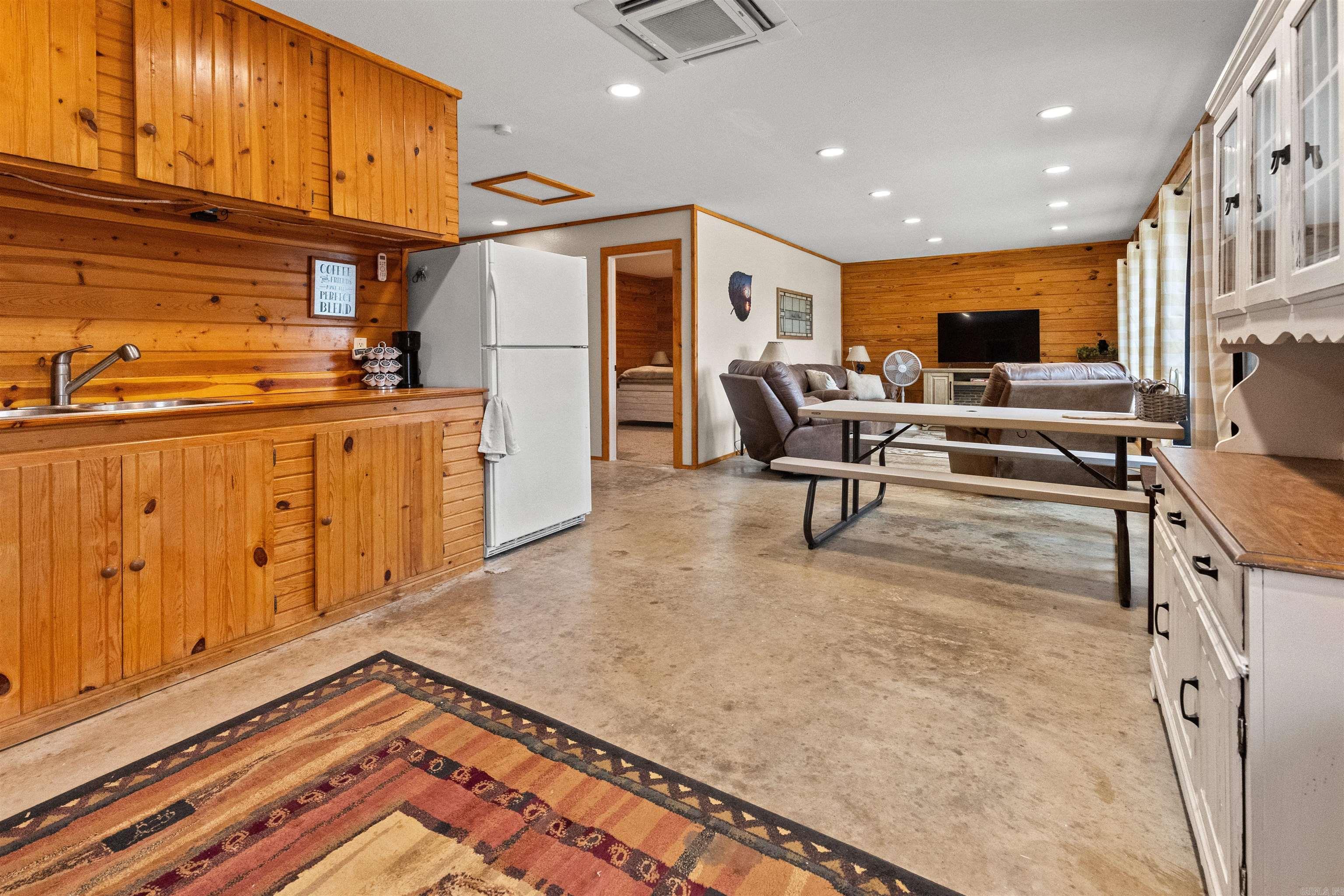 381 Alabaster Lane Yellville, AR 72687