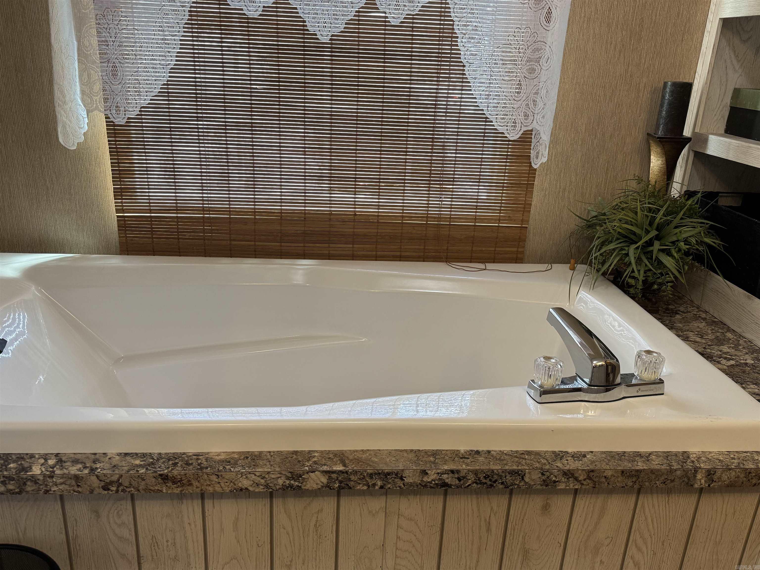 8135  Park  Fountain Lake, AR