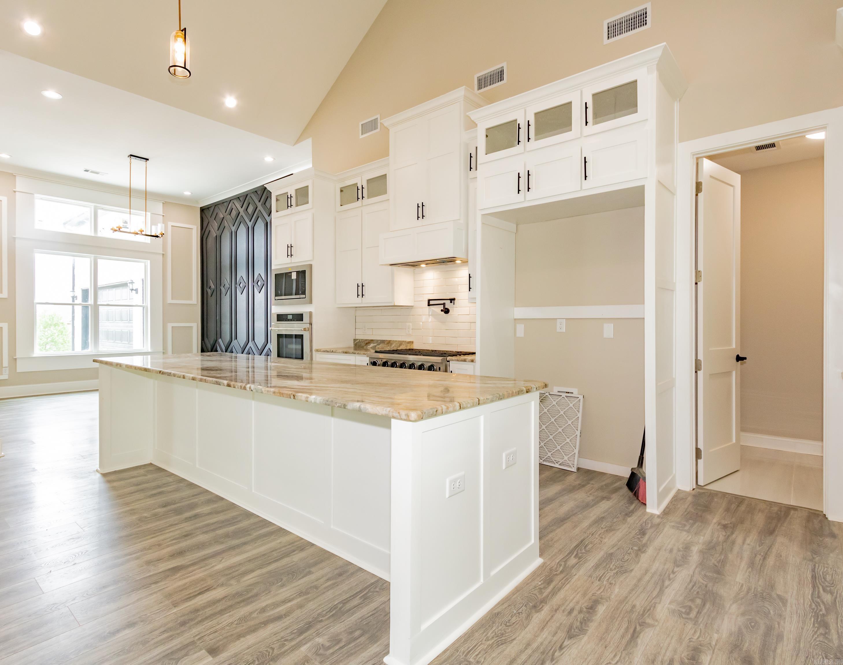 115  NAVAJO  Maumelle, AR