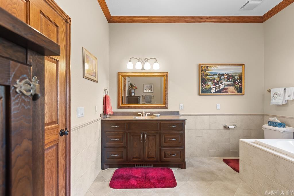 1211 CHESTNUT HILLS Drive Mountain Home, AR 72653