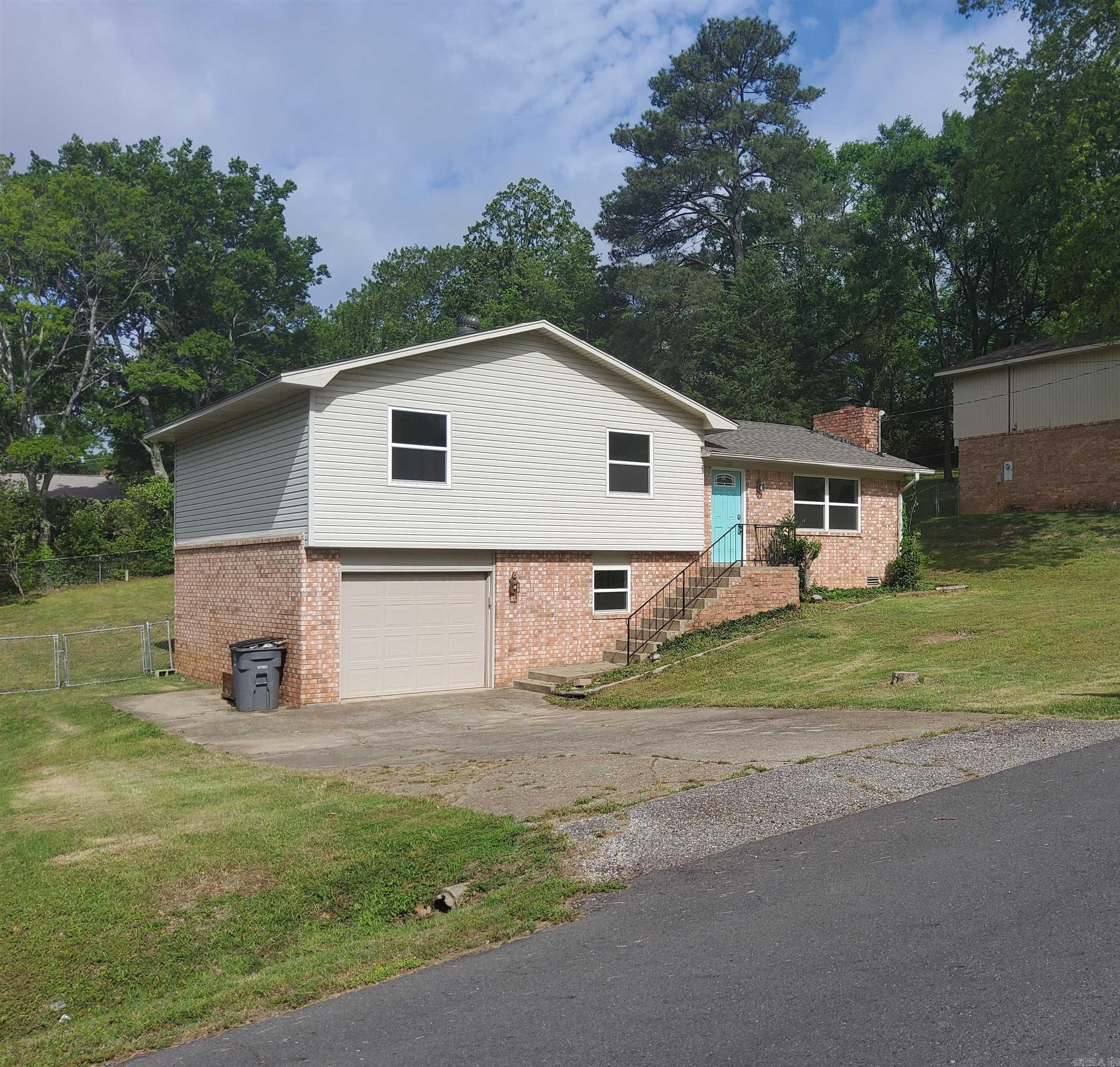 204  Gladstone  Hot Springs, AR