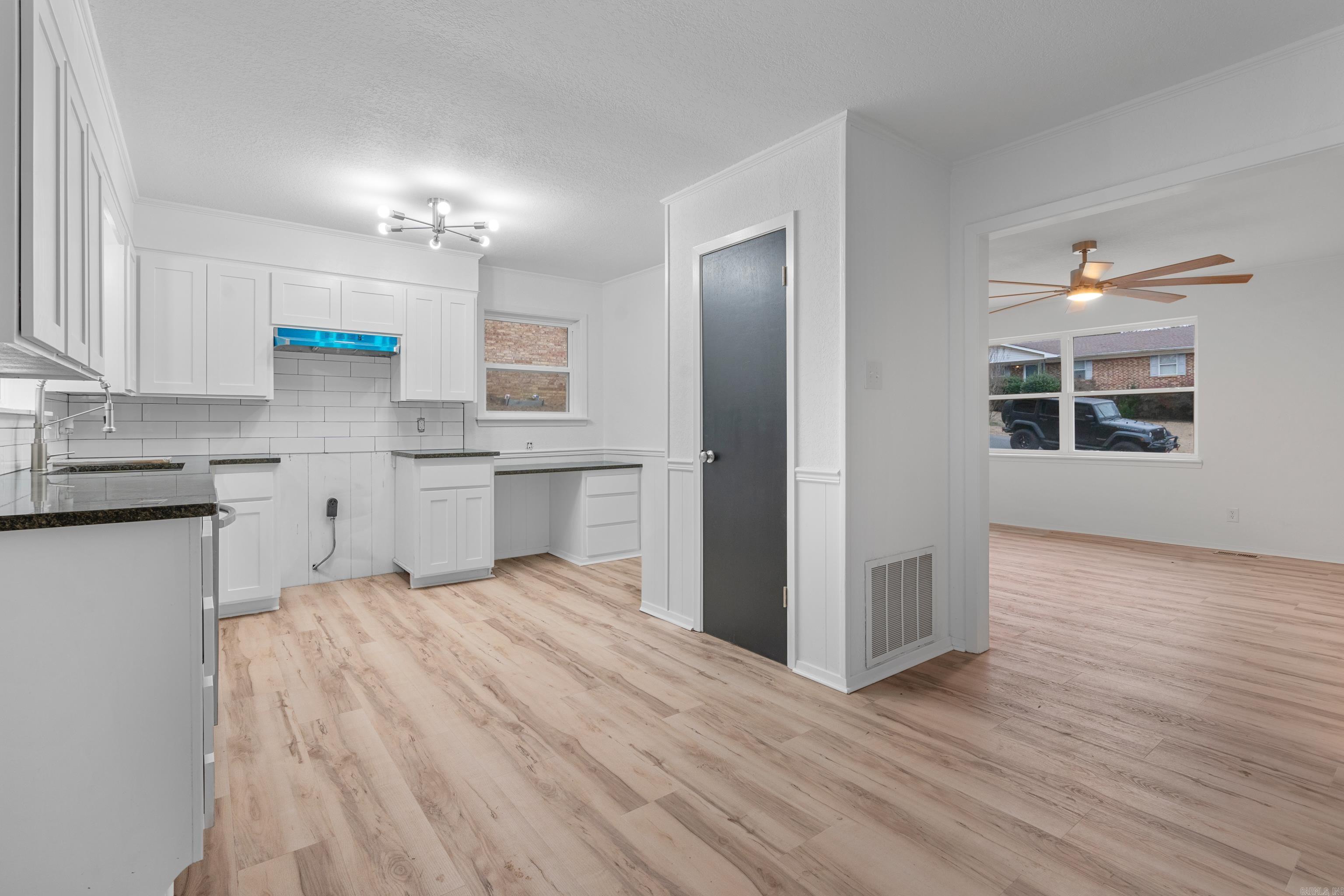 204  Gladstone  Hot Springs, AR