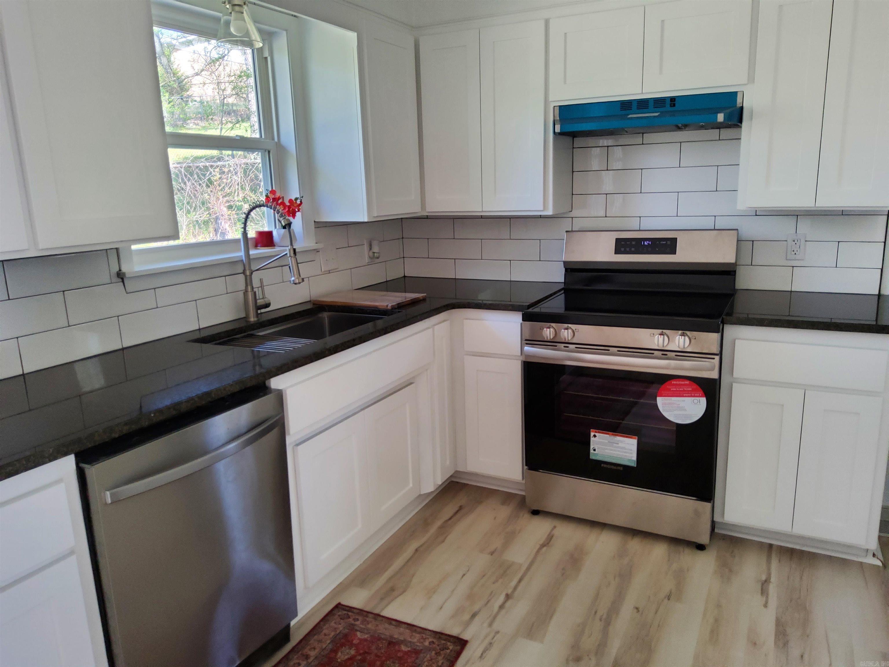 204  Gladstone  Hot Springs, AR