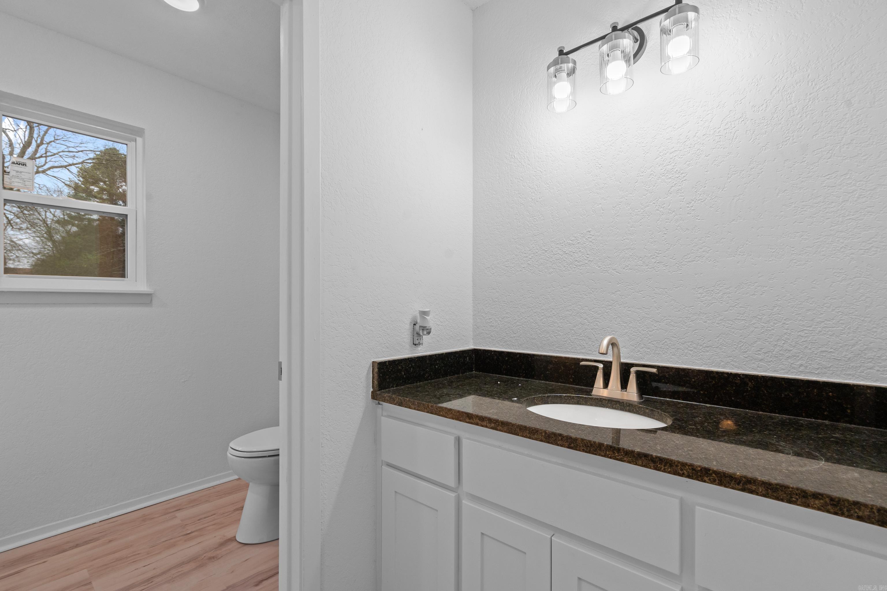 204  Gladstone  Hot Springs, AR