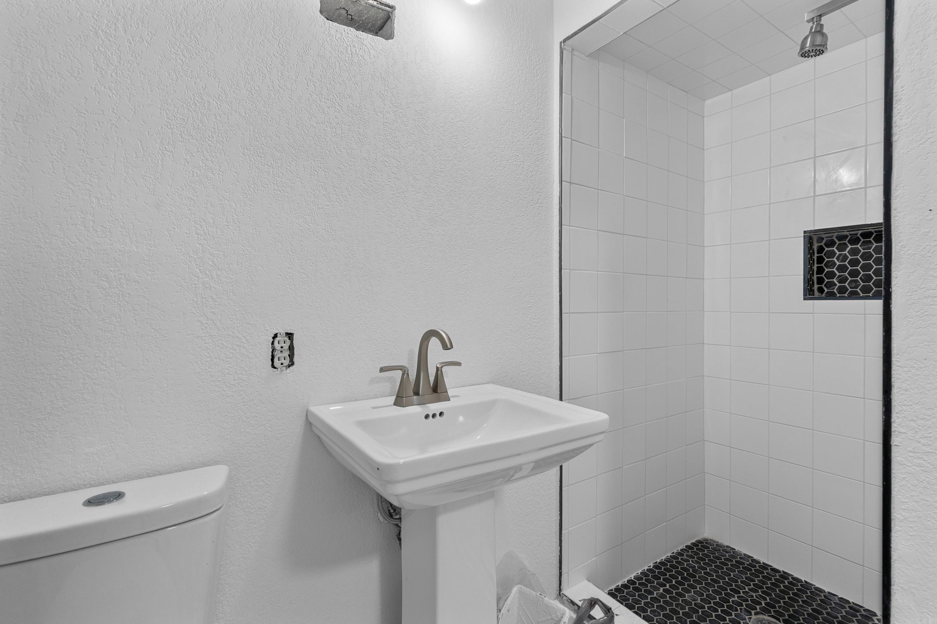204  Gladstone  Hot Springs, AR