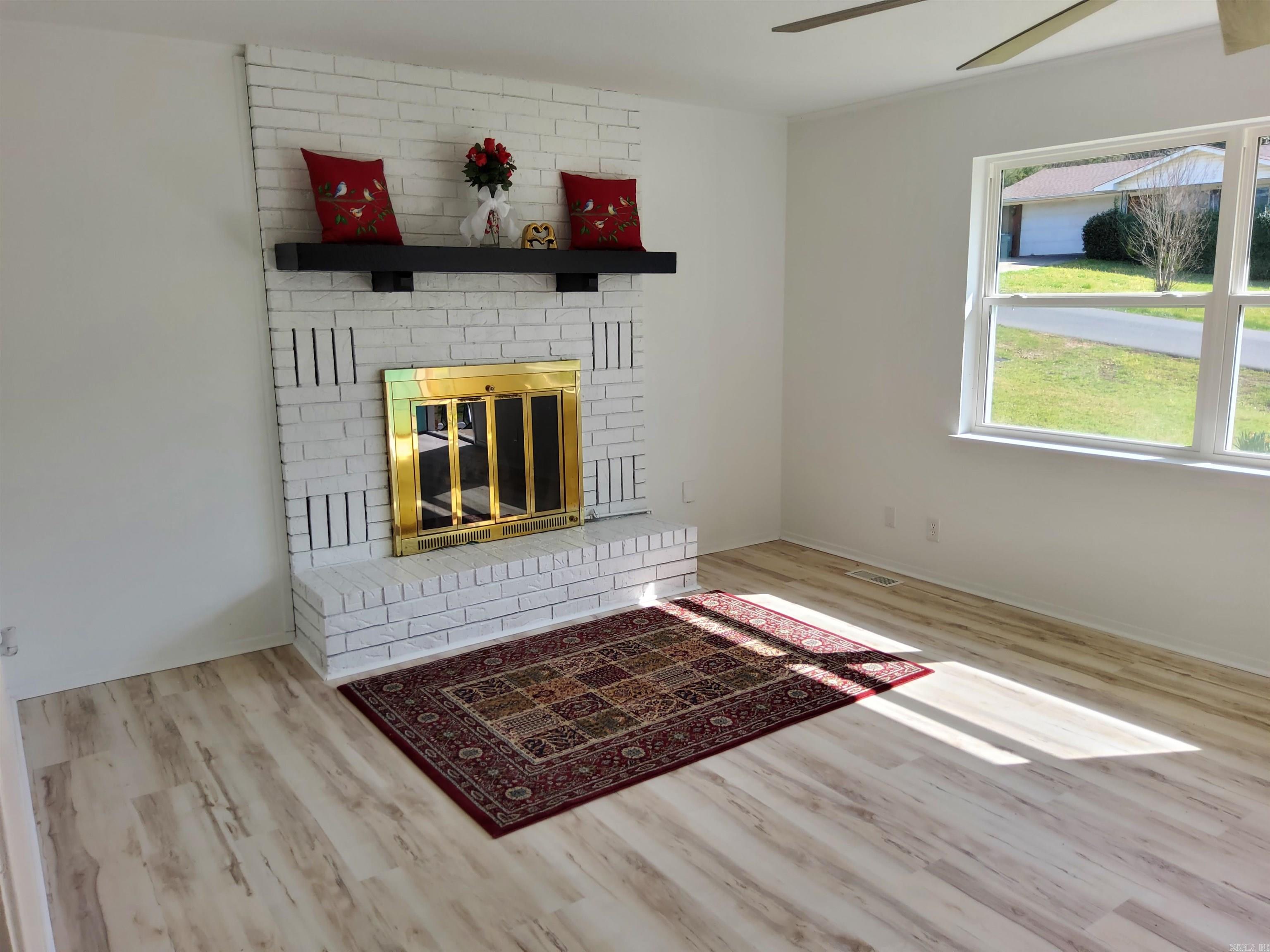 204  Gladstone  Hot Springs, AR