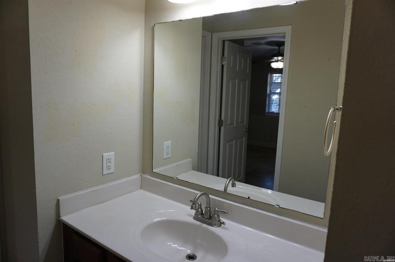 209  Gladstone  Hot Springs, AR