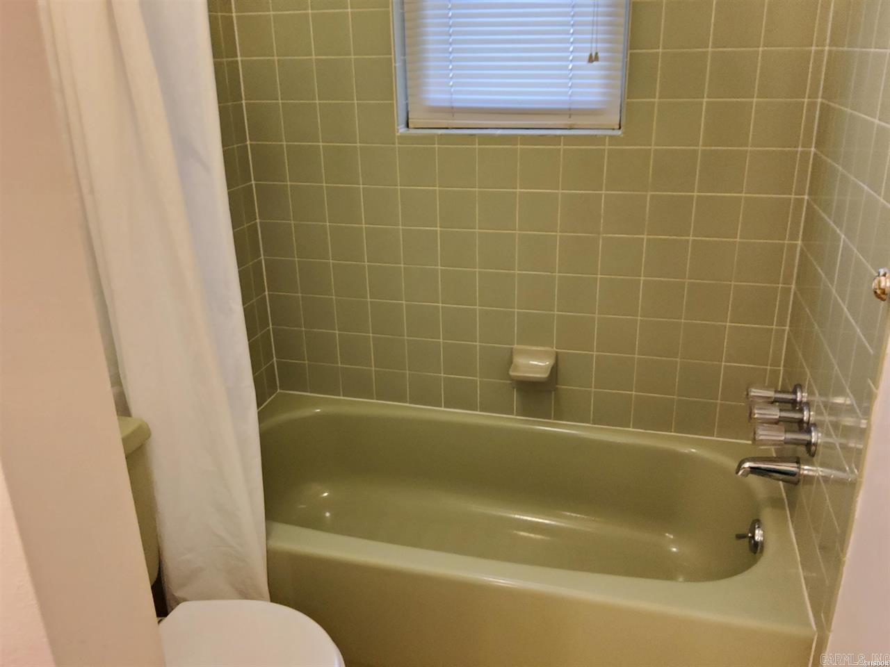 209  Gladstone  Hot Springs, AR