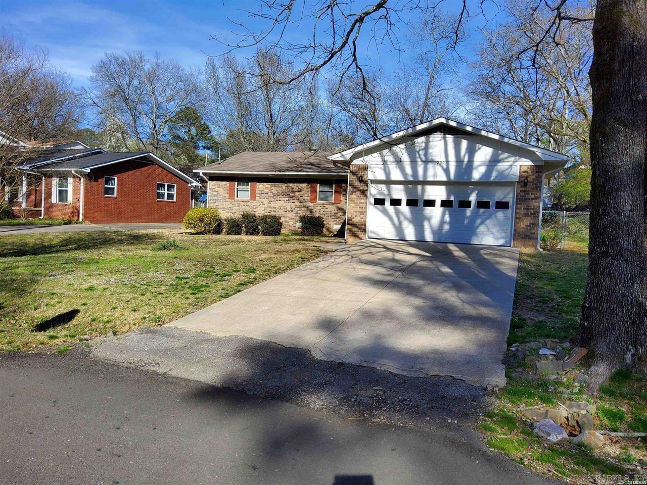 209  Gladstone  Hot Springs, AR