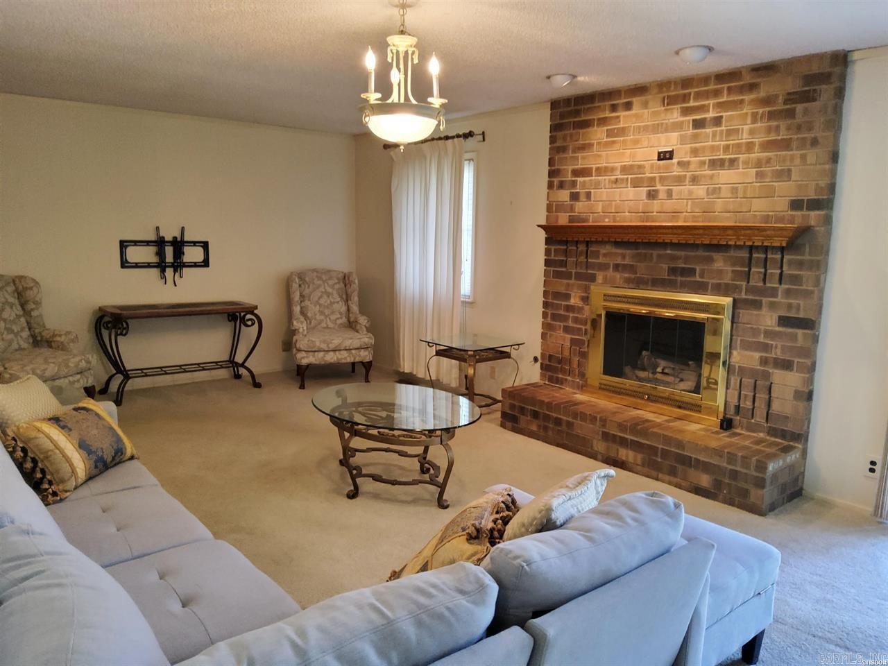 209  Gladstone  Hot Springs, AR