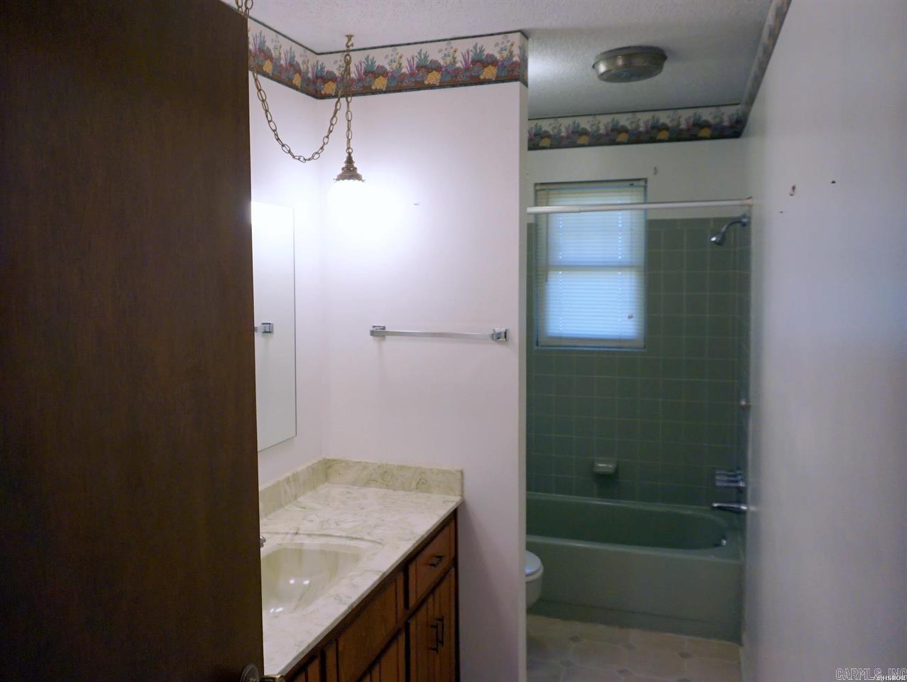 209  Gladstone  Hot Springs, AR