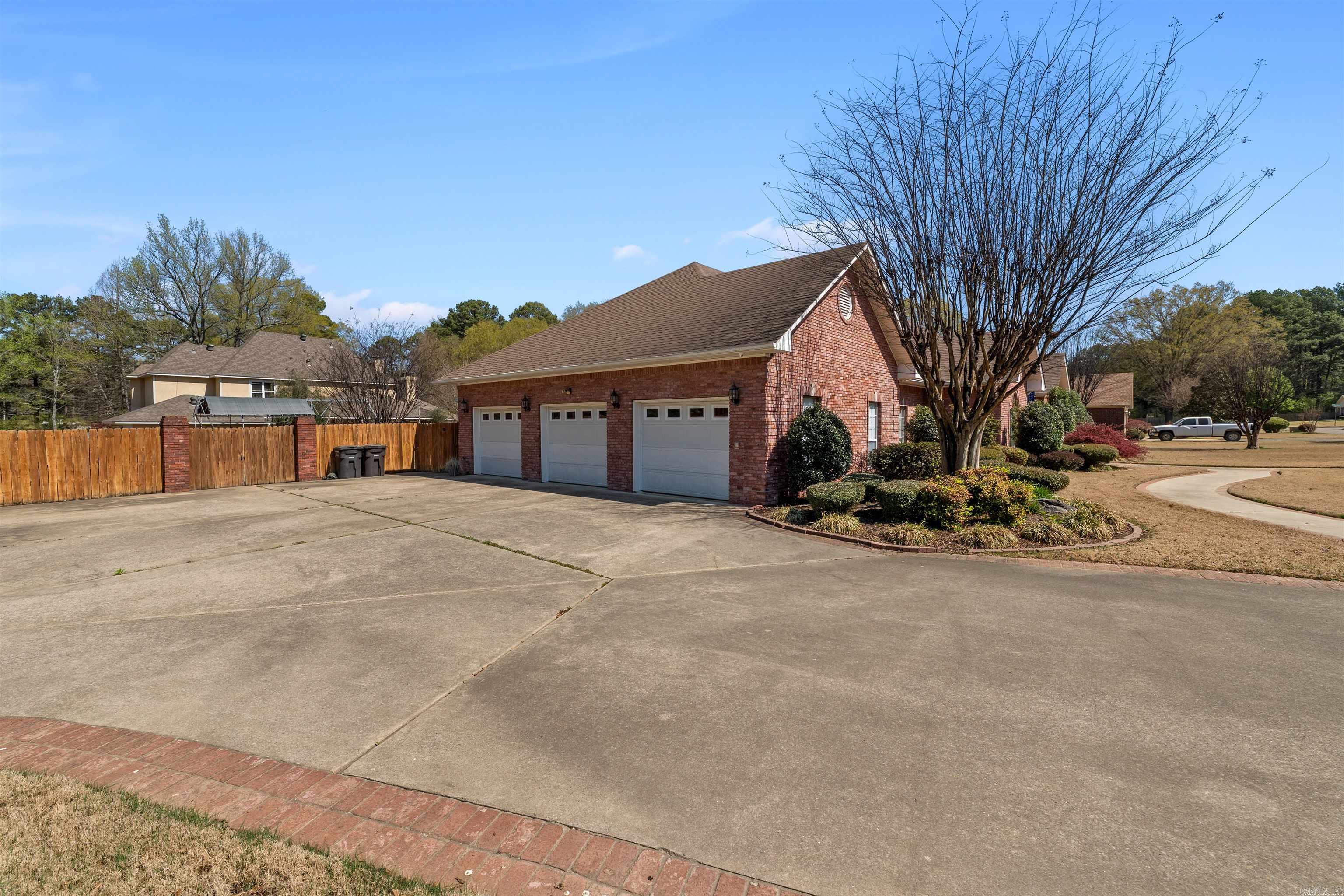 10  Woodland Dr  Jacksonville, AR