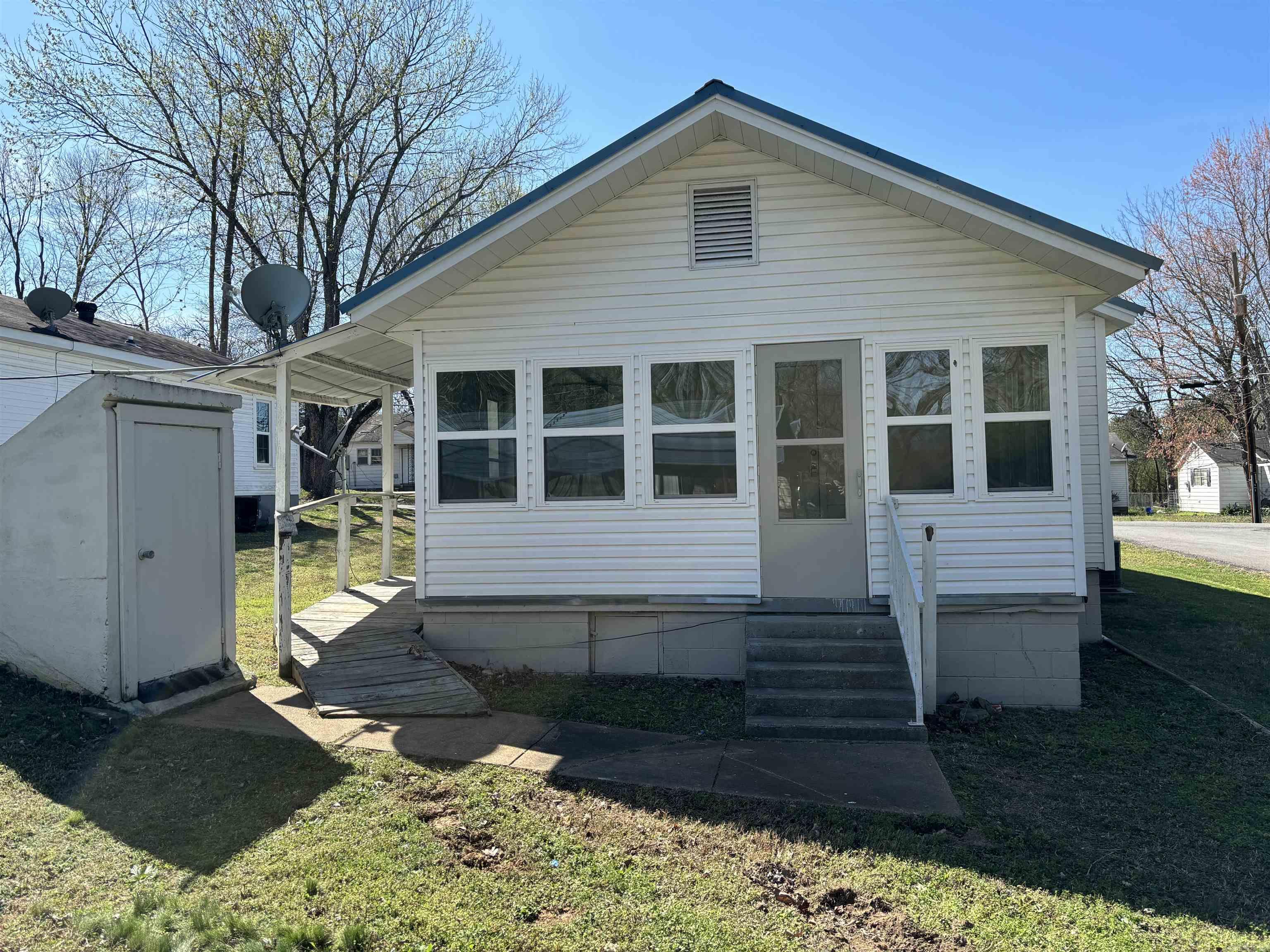 710 N Sowell  Searcy, AR