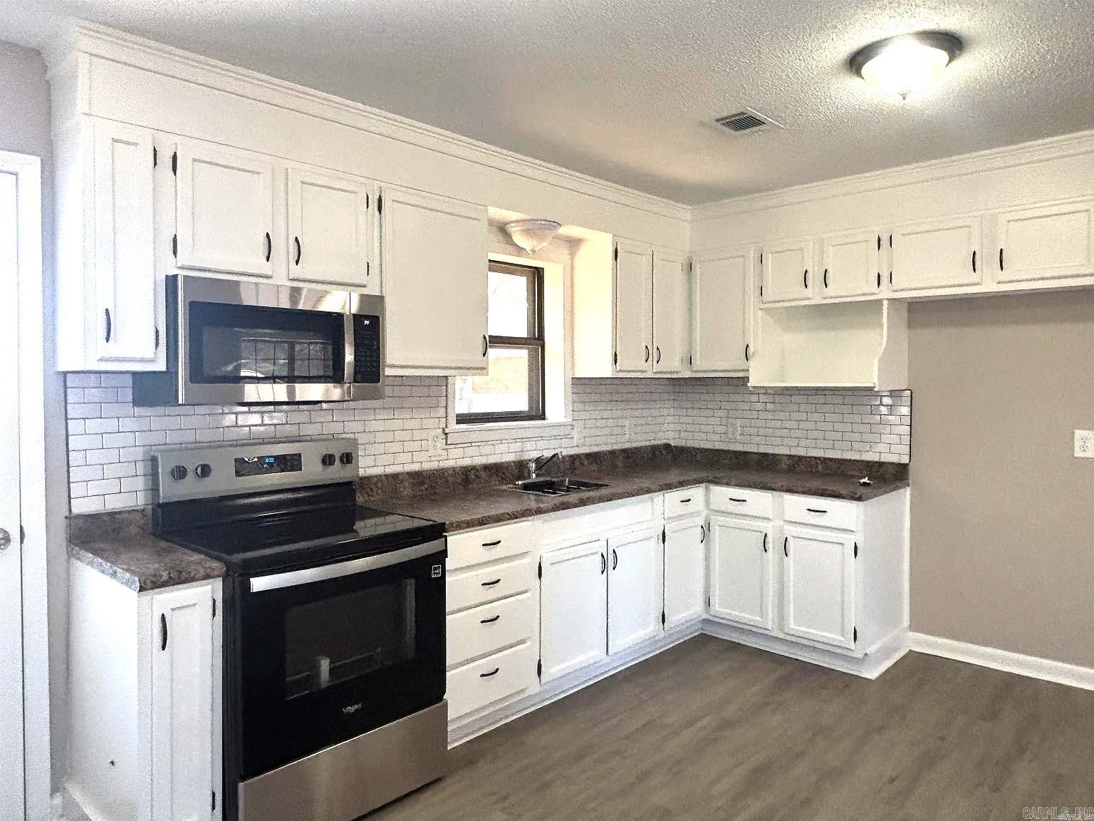 1213  Fairview St.  Lonoke, AR