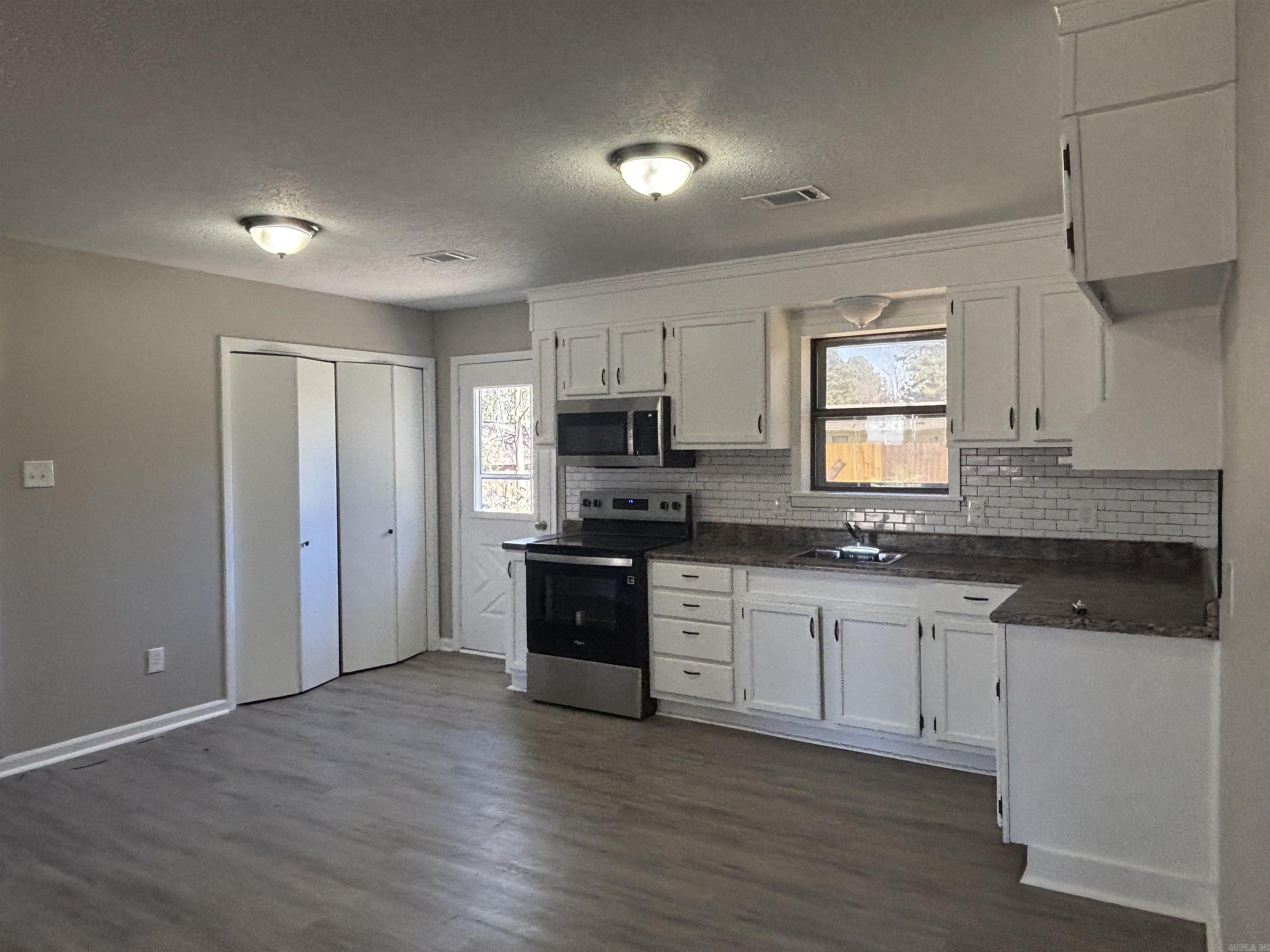 1213  Fairview St.  Lonoke, AR