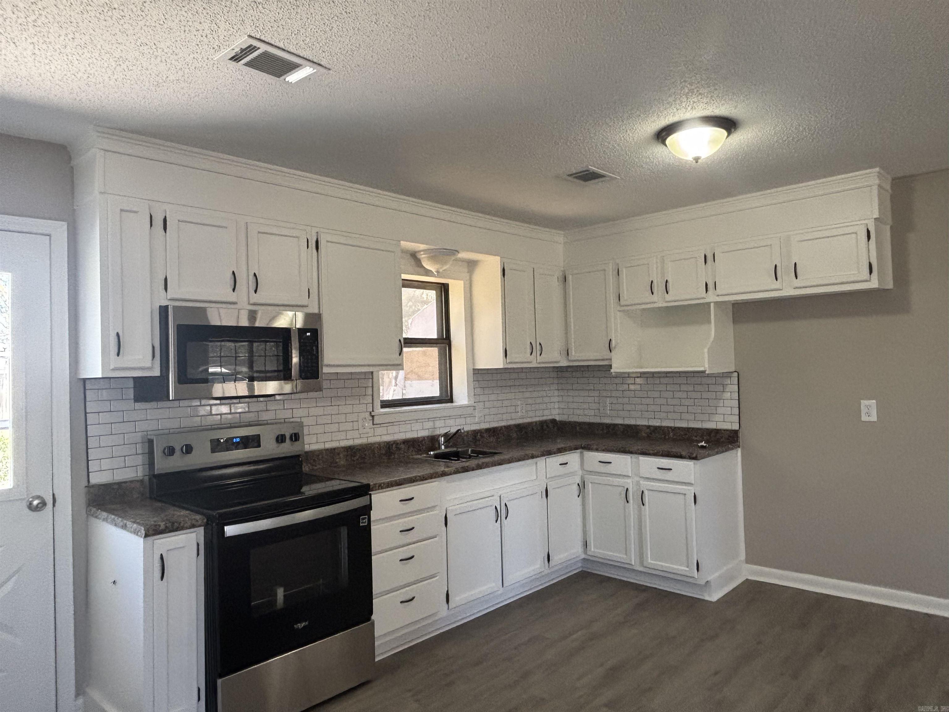 1213  Fairview St.  Lonoke, AR