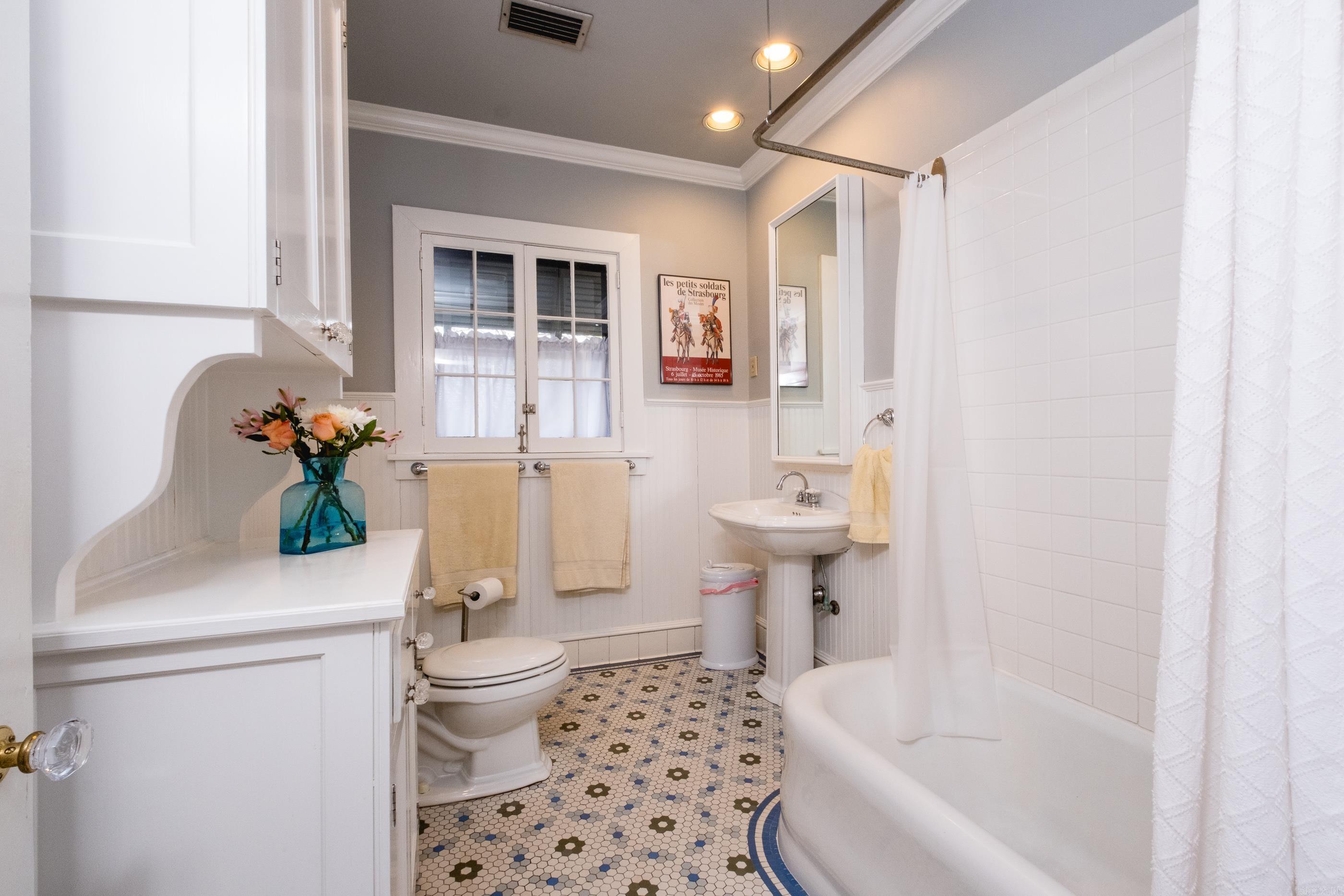 324 W DAISY L GATSON BATES  Little Rock, AR