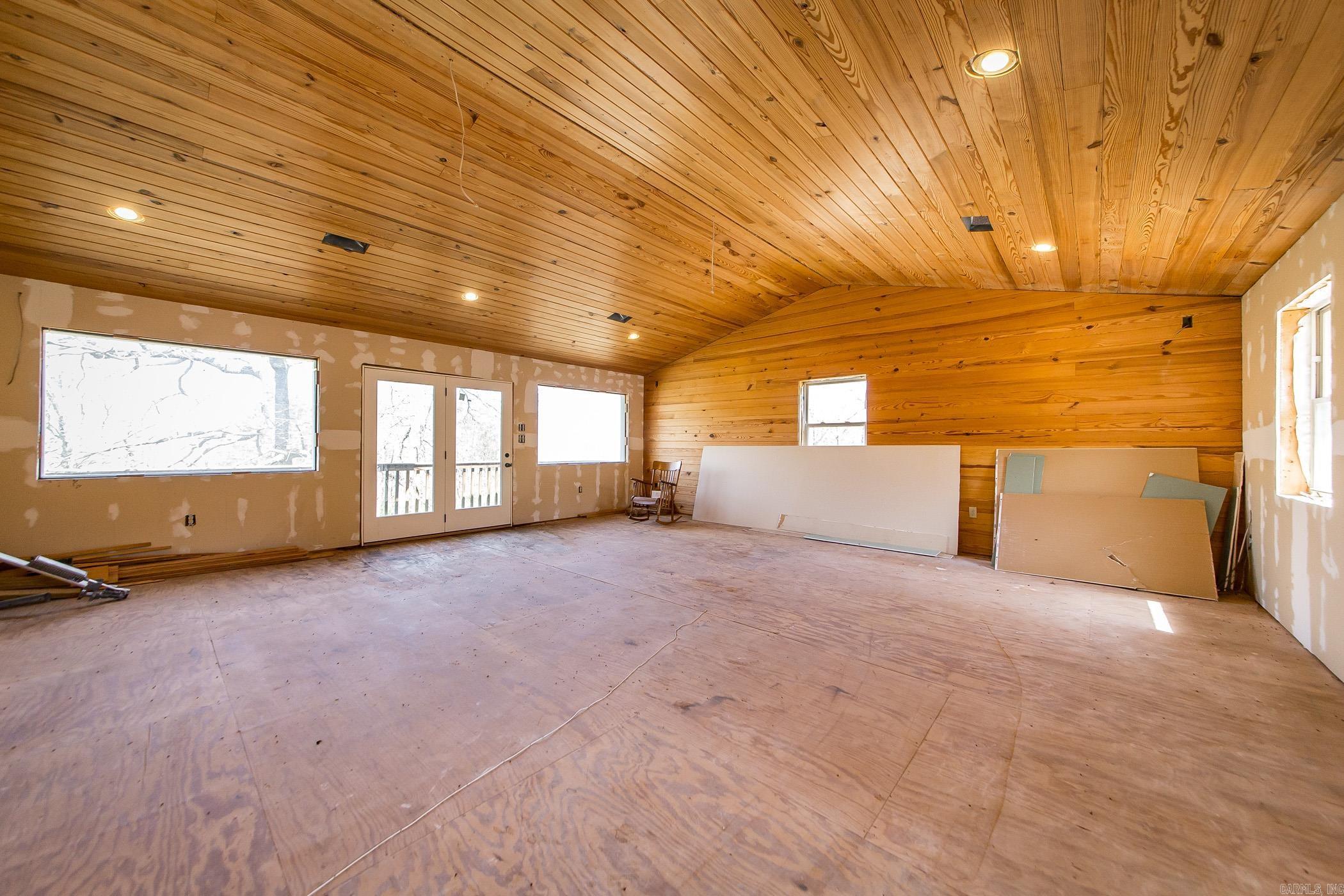 249 Roxie Lane Greers Ferry, AR 72067