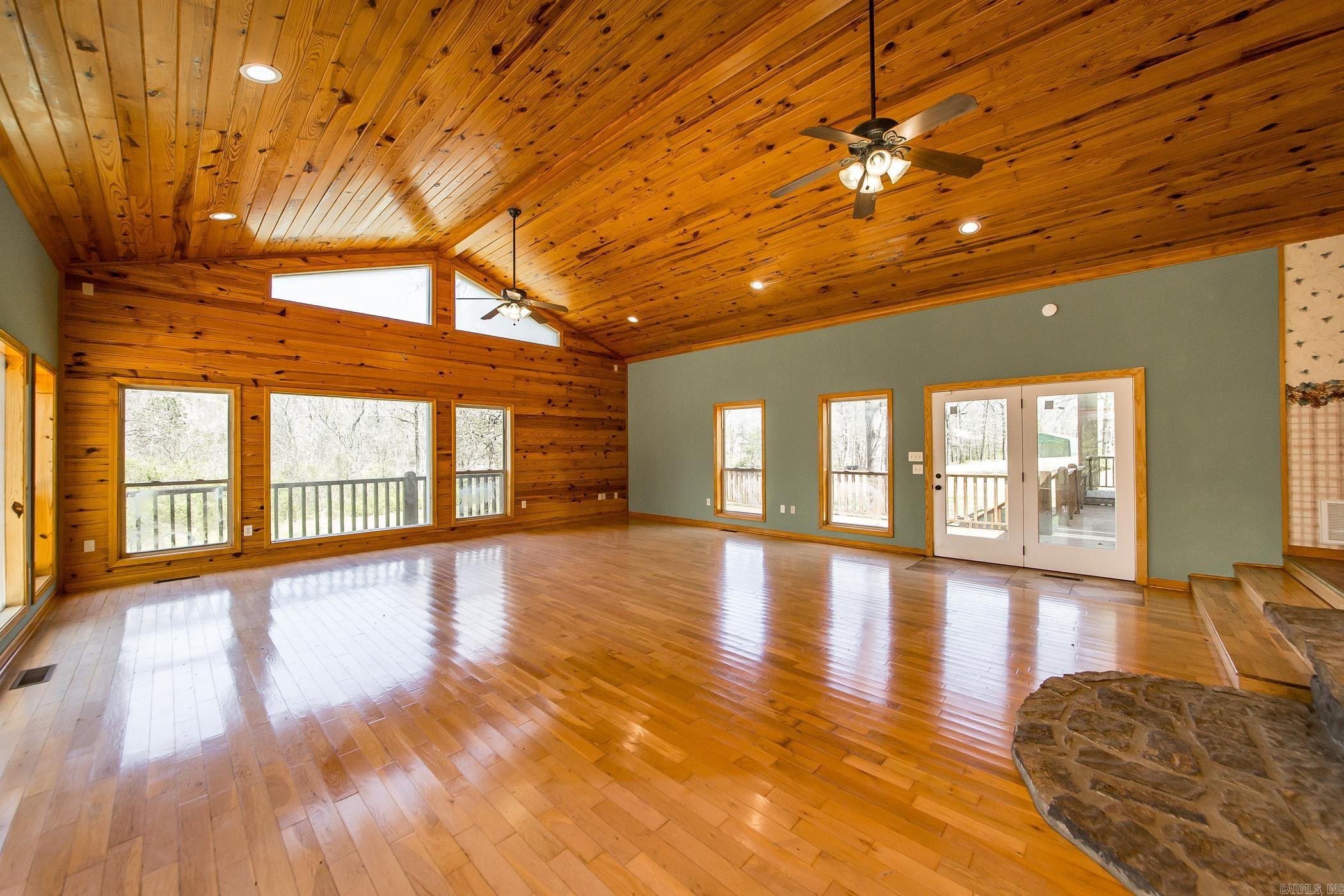 249 Roxie Lane Greers Ferry, AR 72067