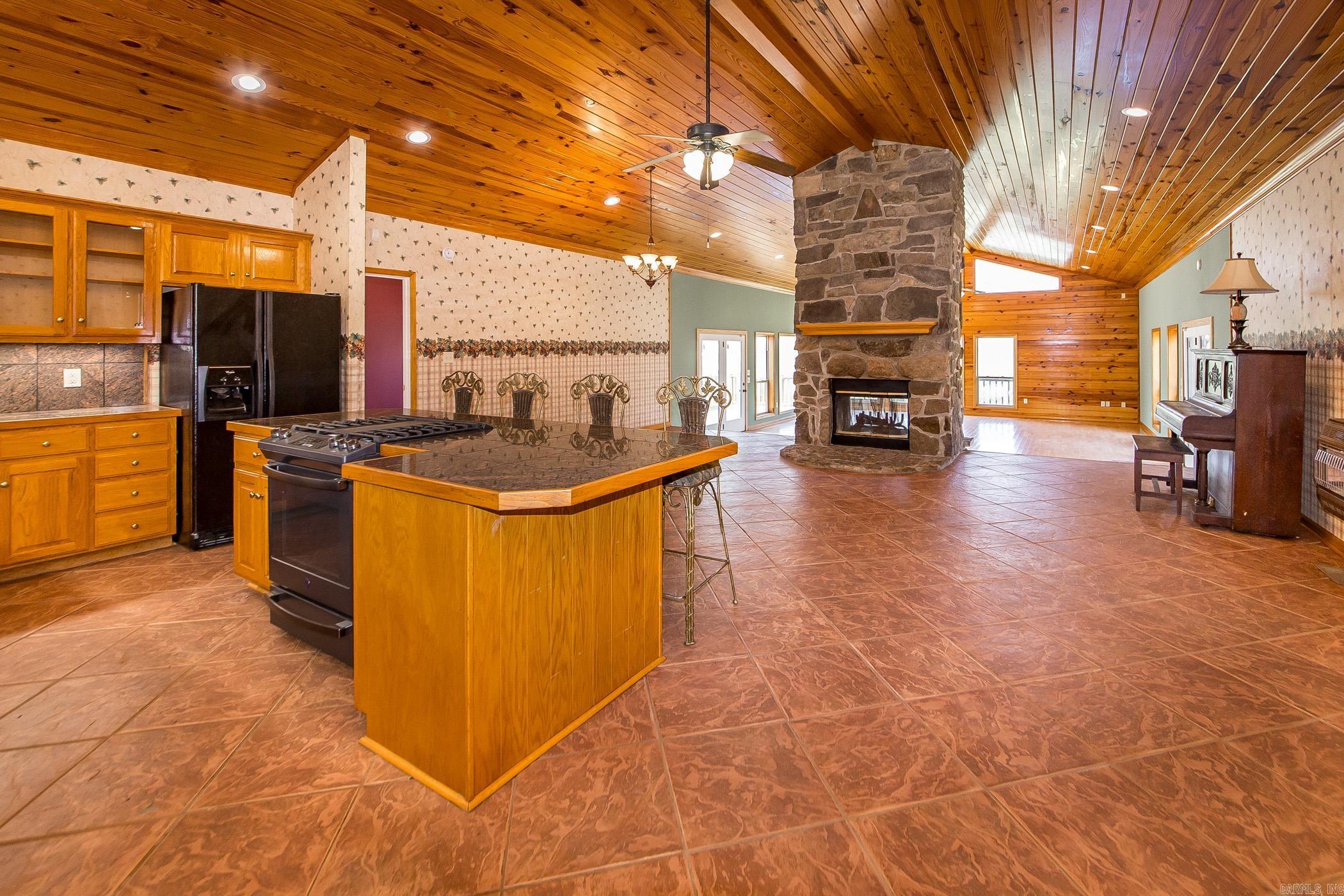 249 Roxie Lane Greers Ferry, AR 72067