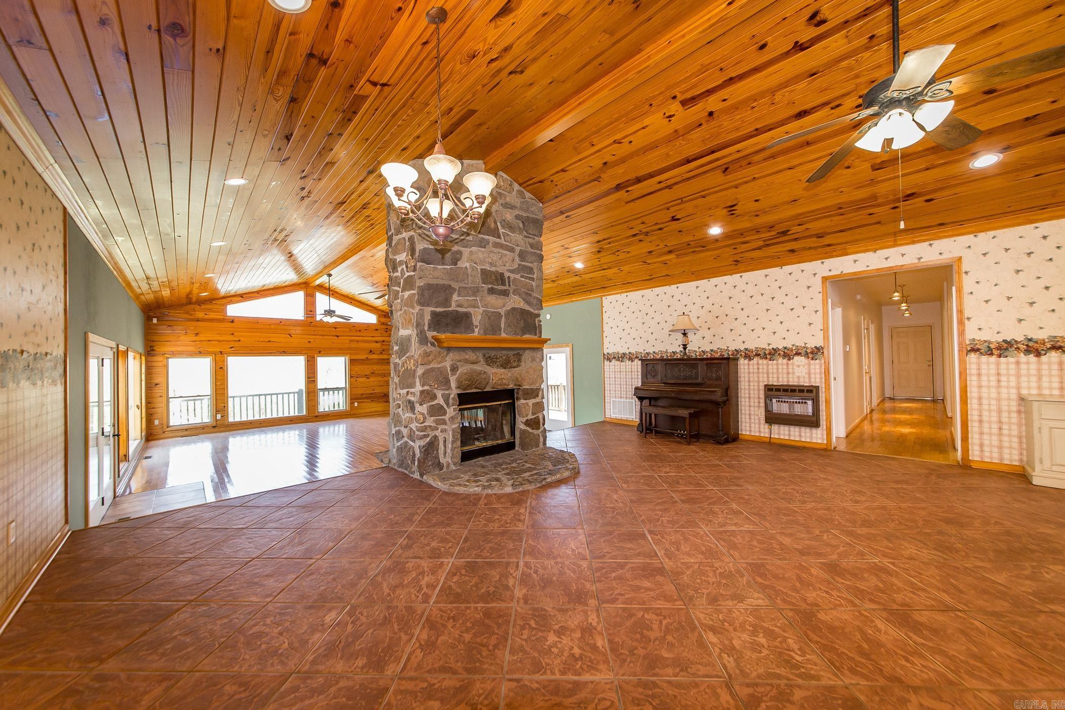 249 Roxie Lane Greers Ferry, AR 72067