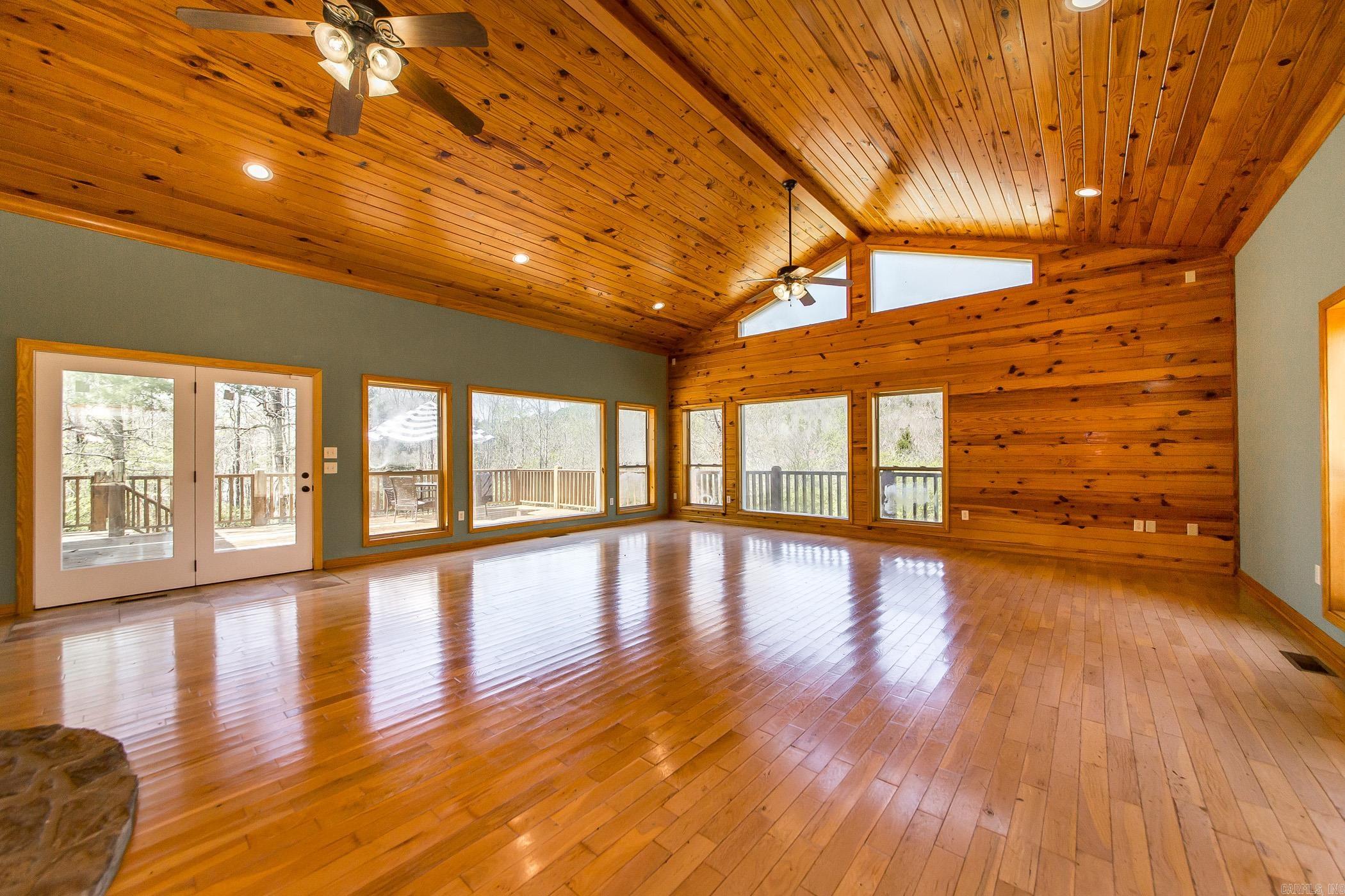 249 Roxie Lane Greers Ferry, AR 72067