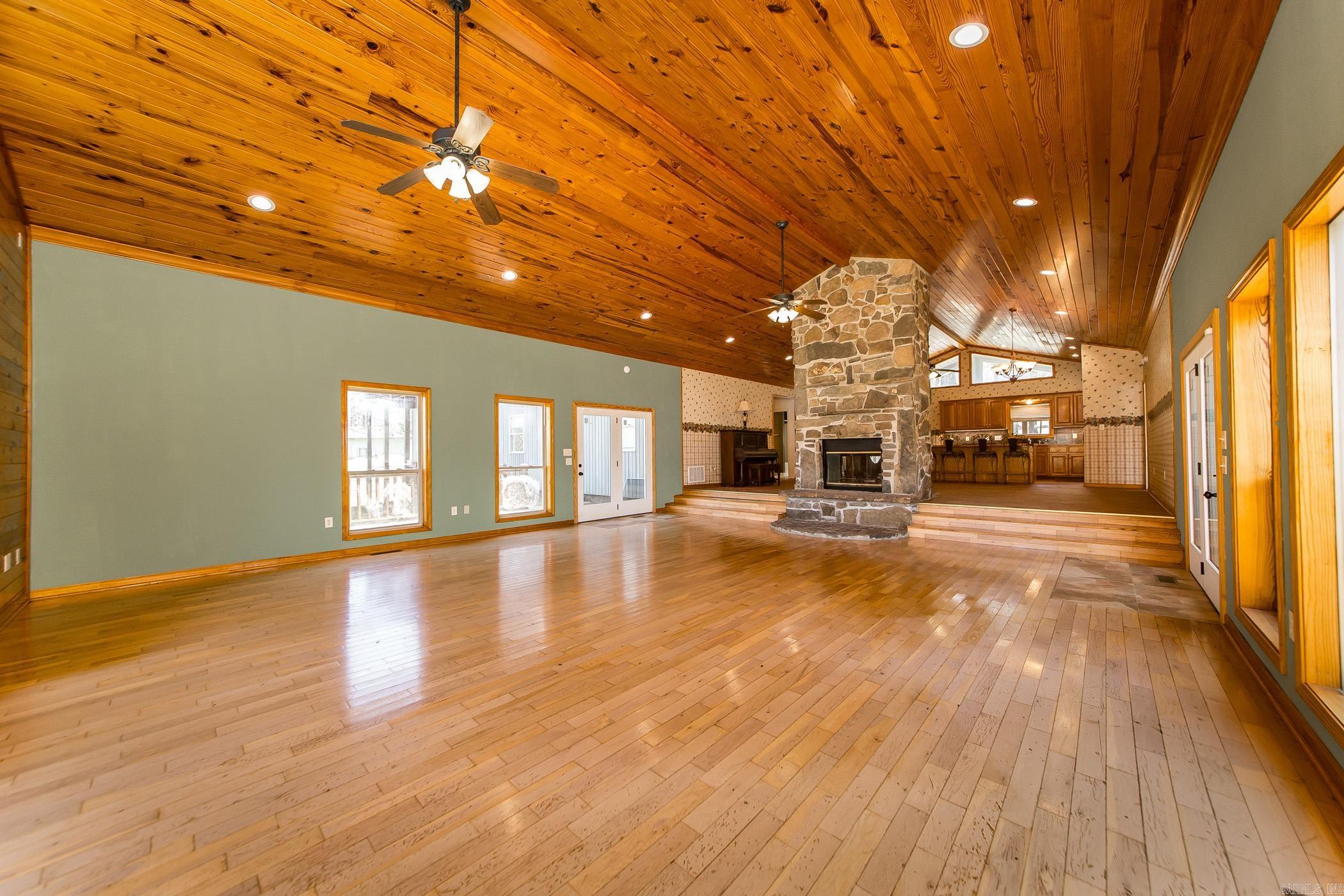 249 Roxie Lane Greers Ferry, AR 72067